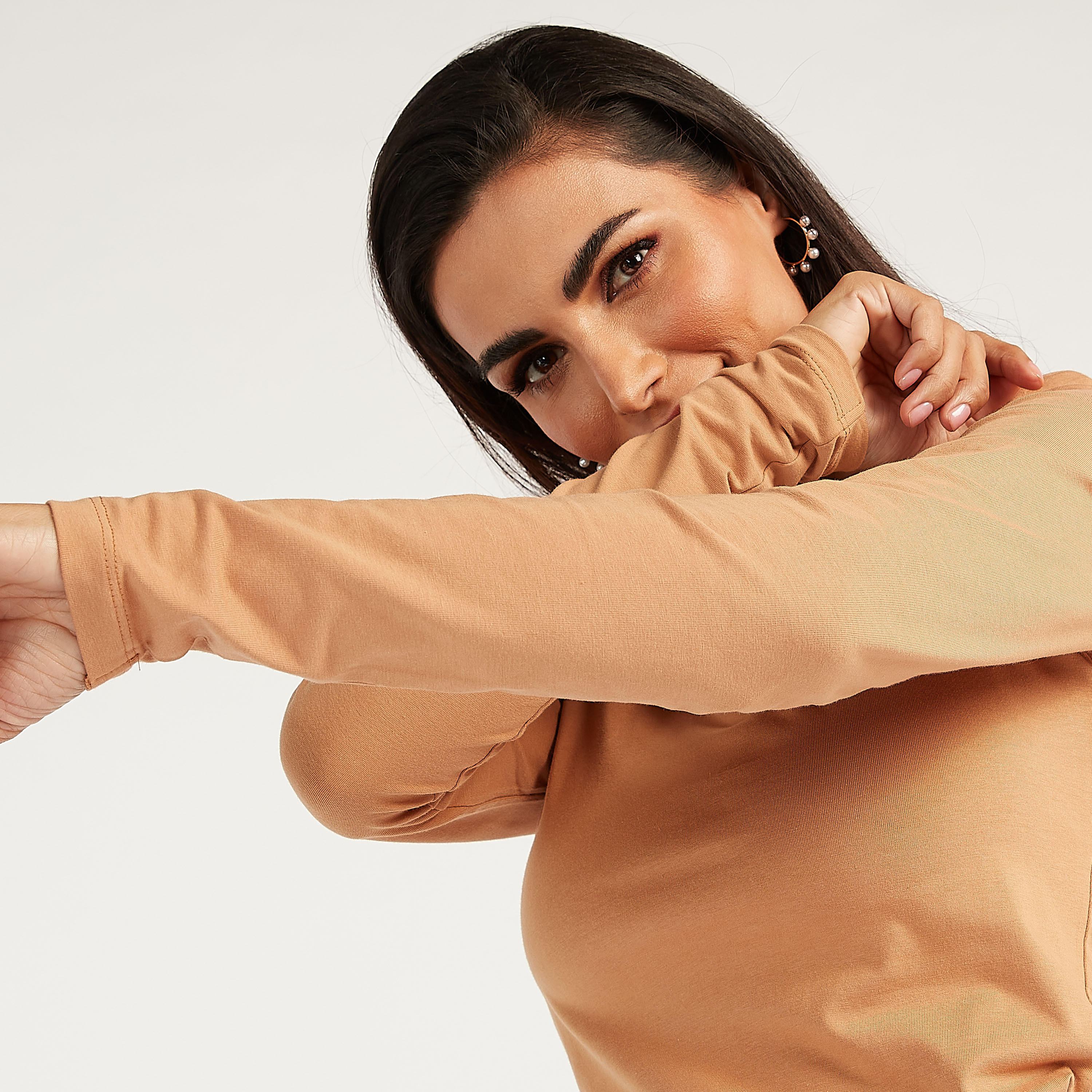 تيشيرت مستدام سادة بياقة ضيّقة وأكمام طويلة-women-clothing-tshirts-image-11