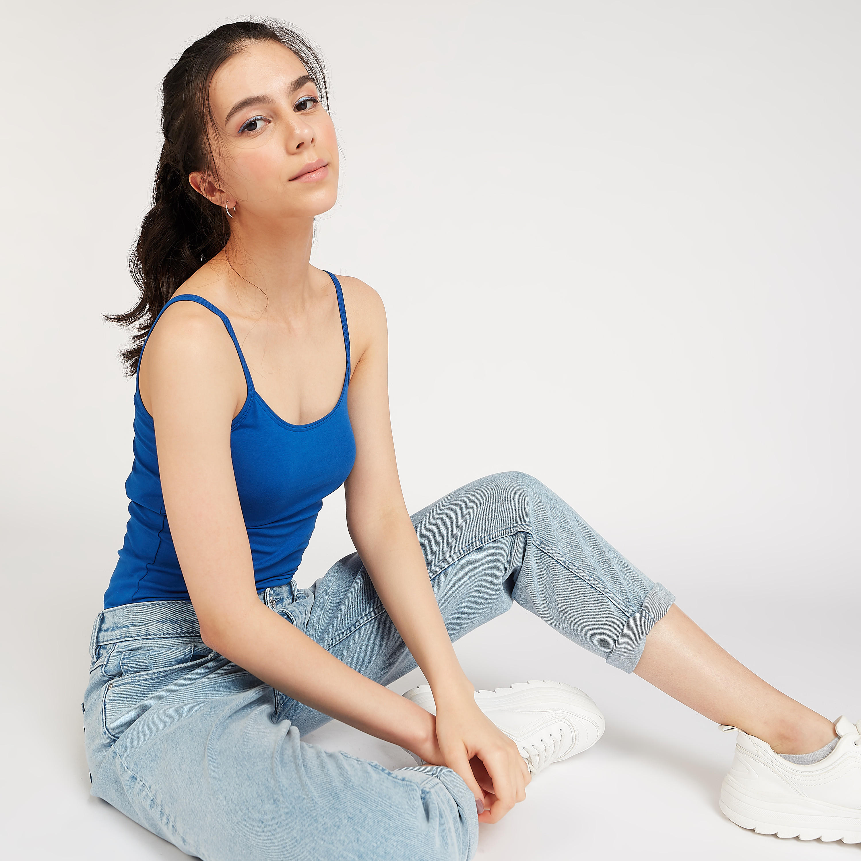 قميص داخلي مستدام سادة بياقة عميقة-women-clothing-tshirts-image-2