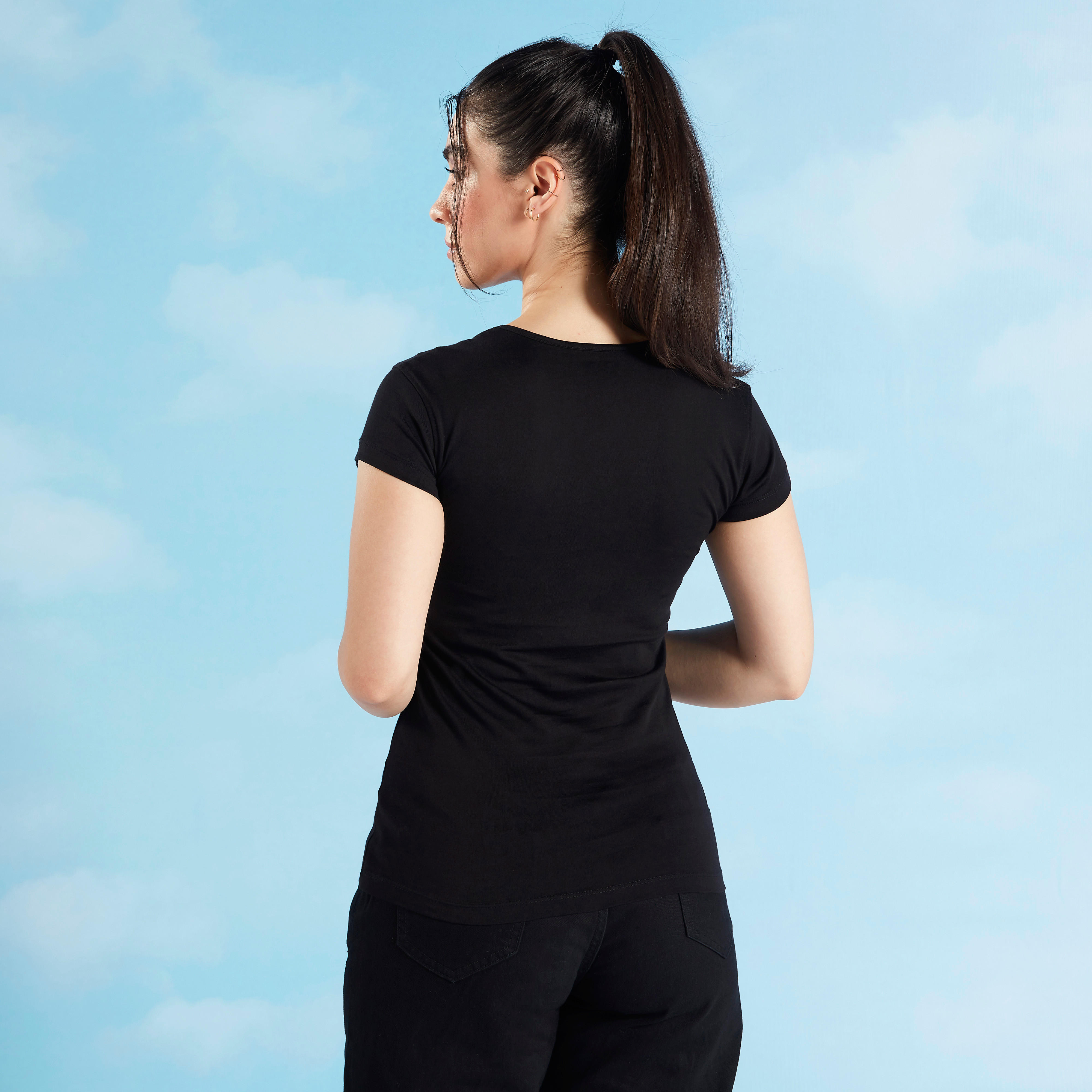 تيشيرت مستدام بياقة ضيّقة وأكمام قصيرة وطبعات أريزونا-women-clothing-tshirts-image-4