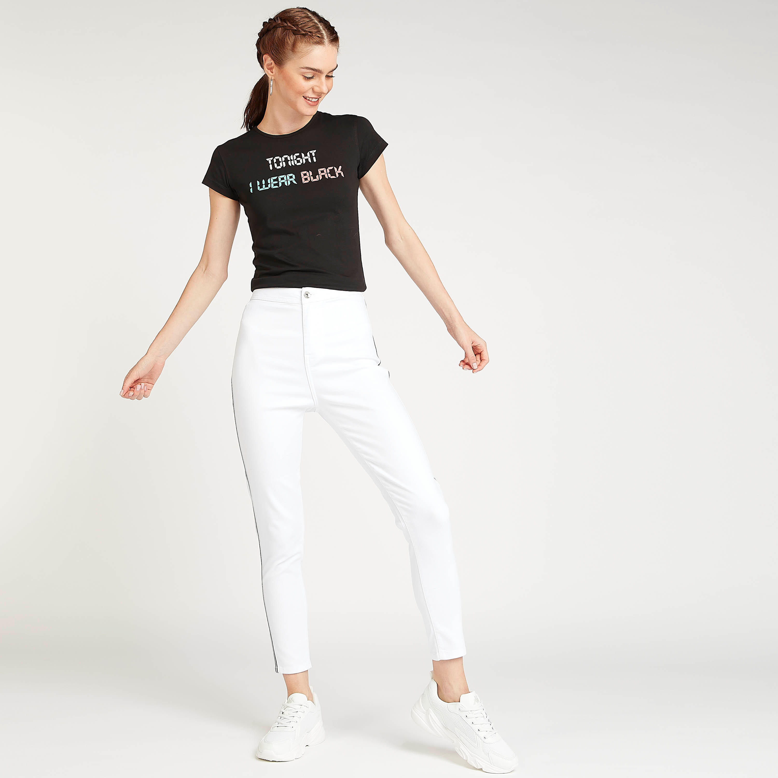 تيشيرت بياقة ضيقة وأكمام كاب وطبعات شعار-women-clothing-tshirts-image-2