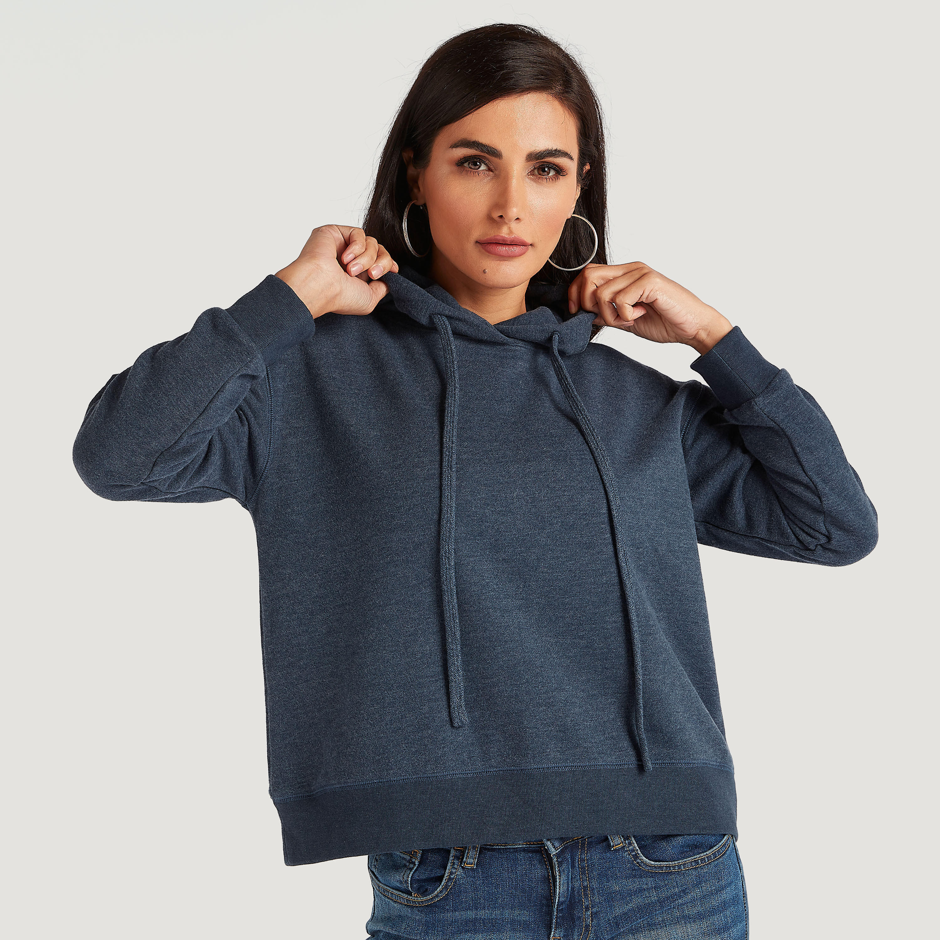سويت شيرت مستدام سادة بقبّعة وأكمام طويلة-women-winterwear-hoodiesandsweatshirts-hoodies-image-19