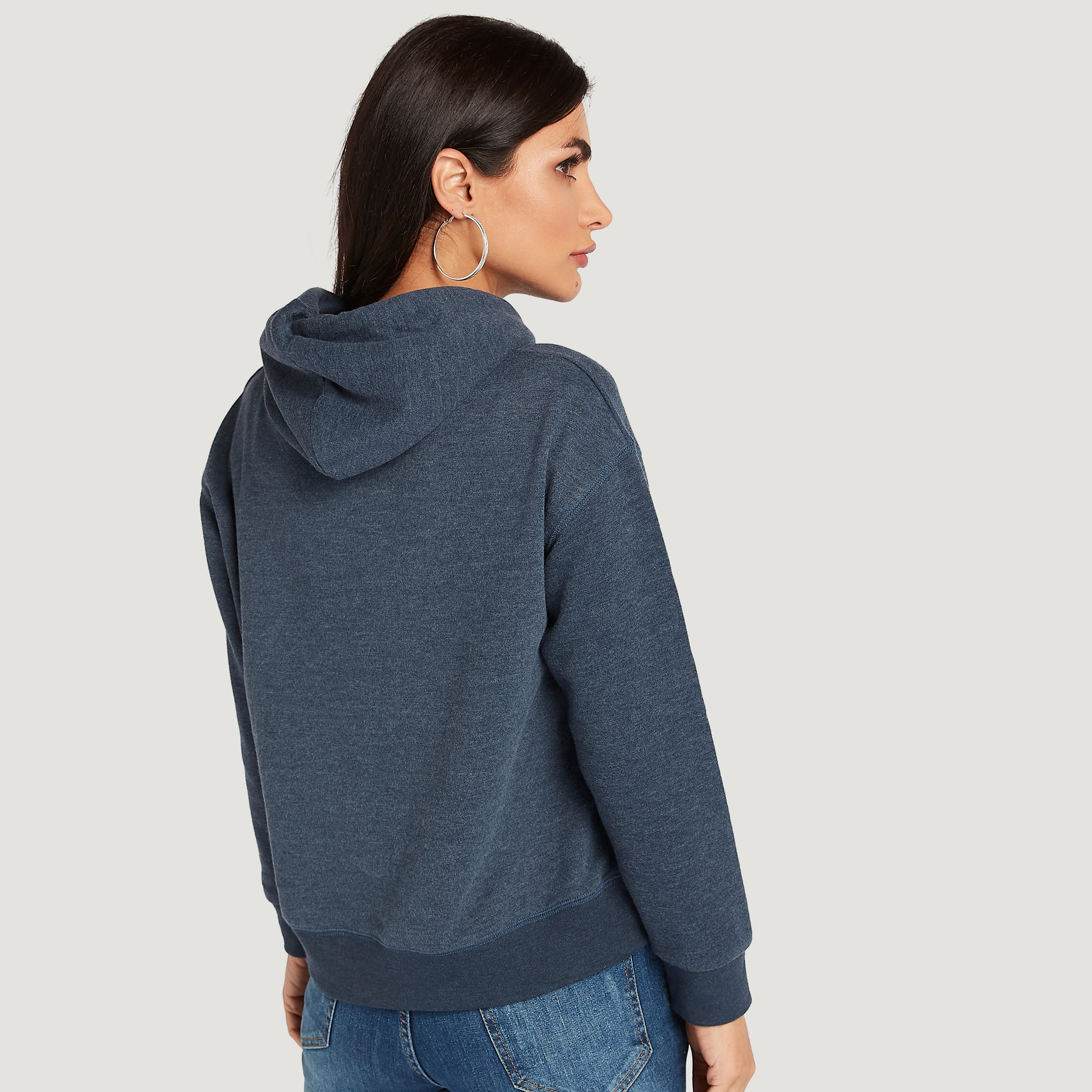 سويت شيرت مستدام سادة بقبّعة وأكمام طويلة-women-winterwear-hoodiesandsweatshirts-hoodies-image-22