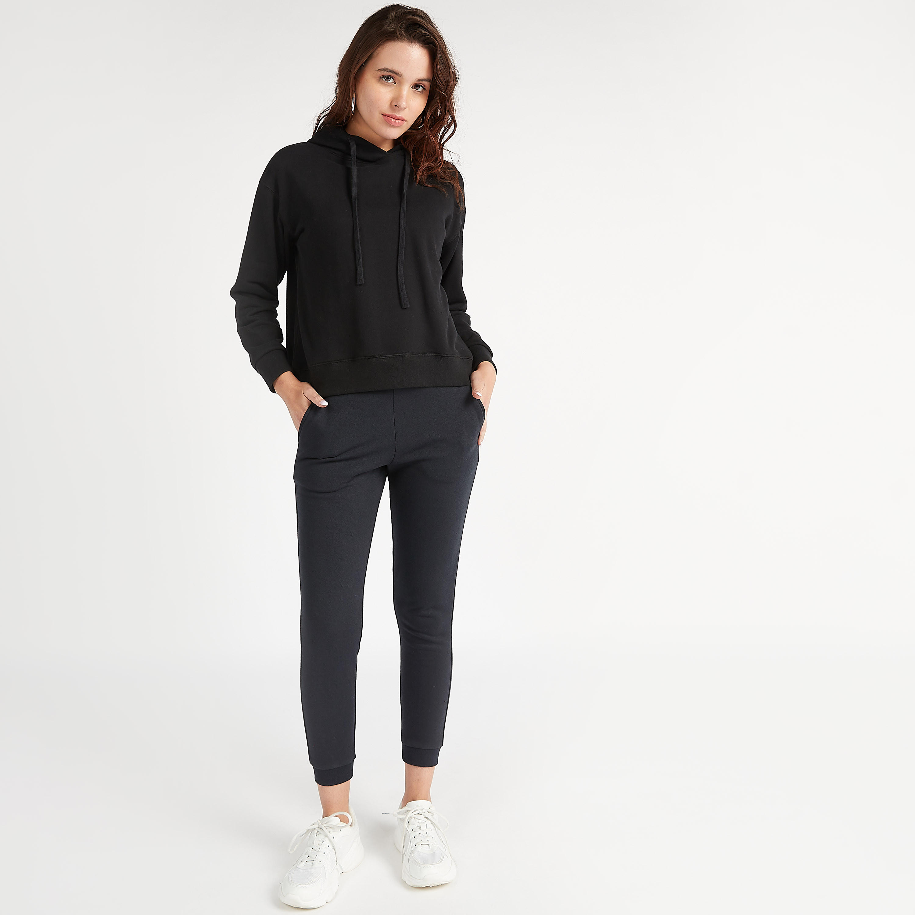 سويت شيرت مستدام سادة بقبّعة وأكمام طويلة-women-winterwear-hoodiesandsweatshirts-hoodies-image-15