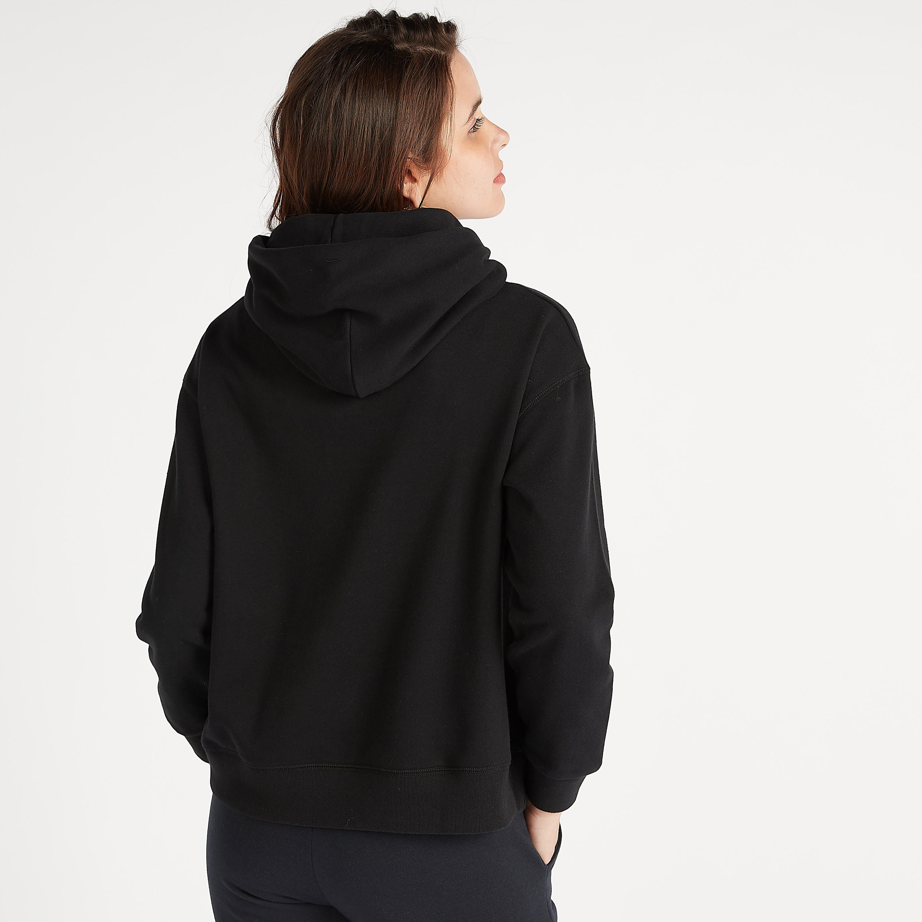 سويت شيرت مستدام سادة بقبّعة وأكمام طويلة-women-winterwear-hoodiesandsweatshirts-hoodies-image-17