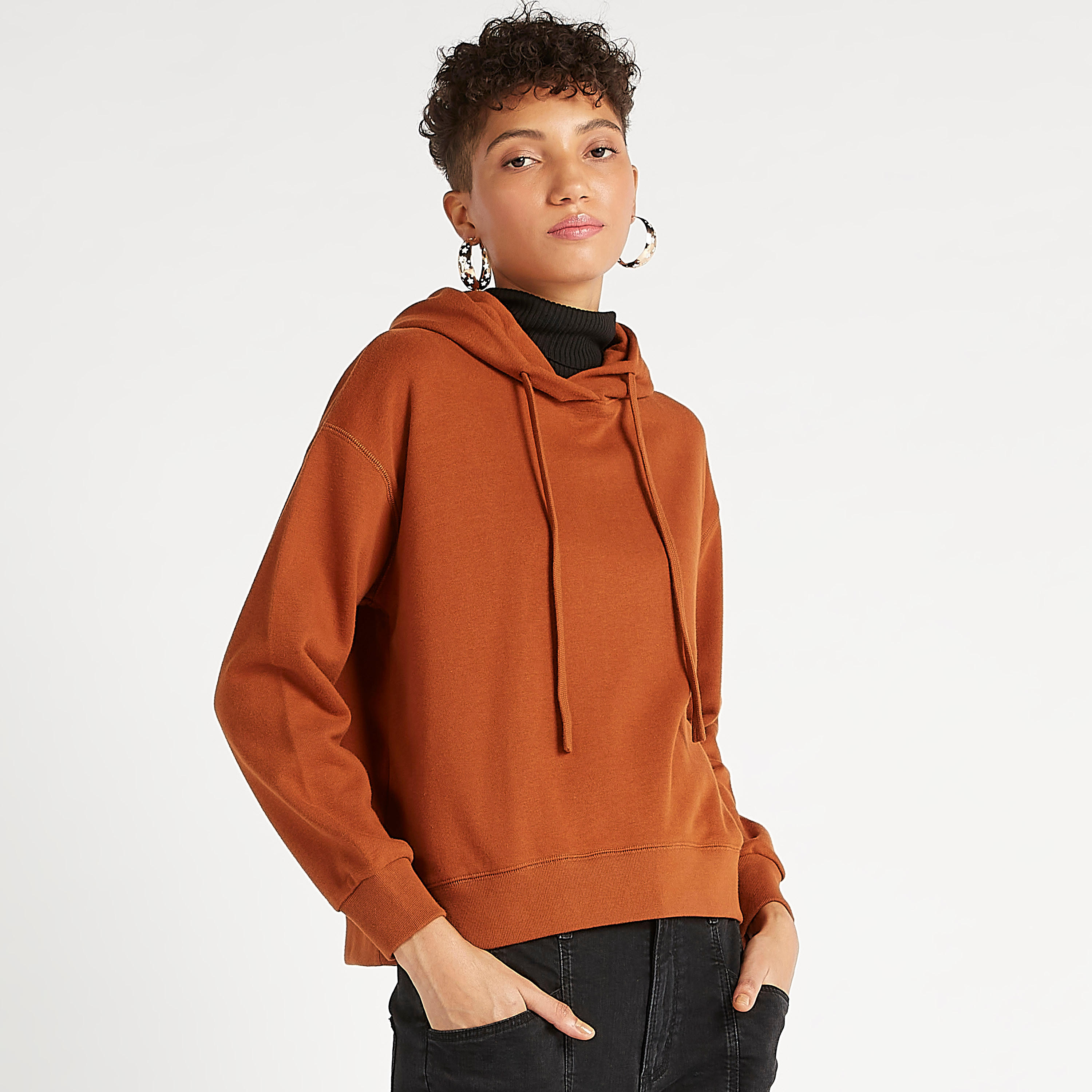 سويت شيرت مستدام سادة بقبّعة وأكمام طويلة-women-winterwear-hoodiesandsweatshirts-hoodies-image-7