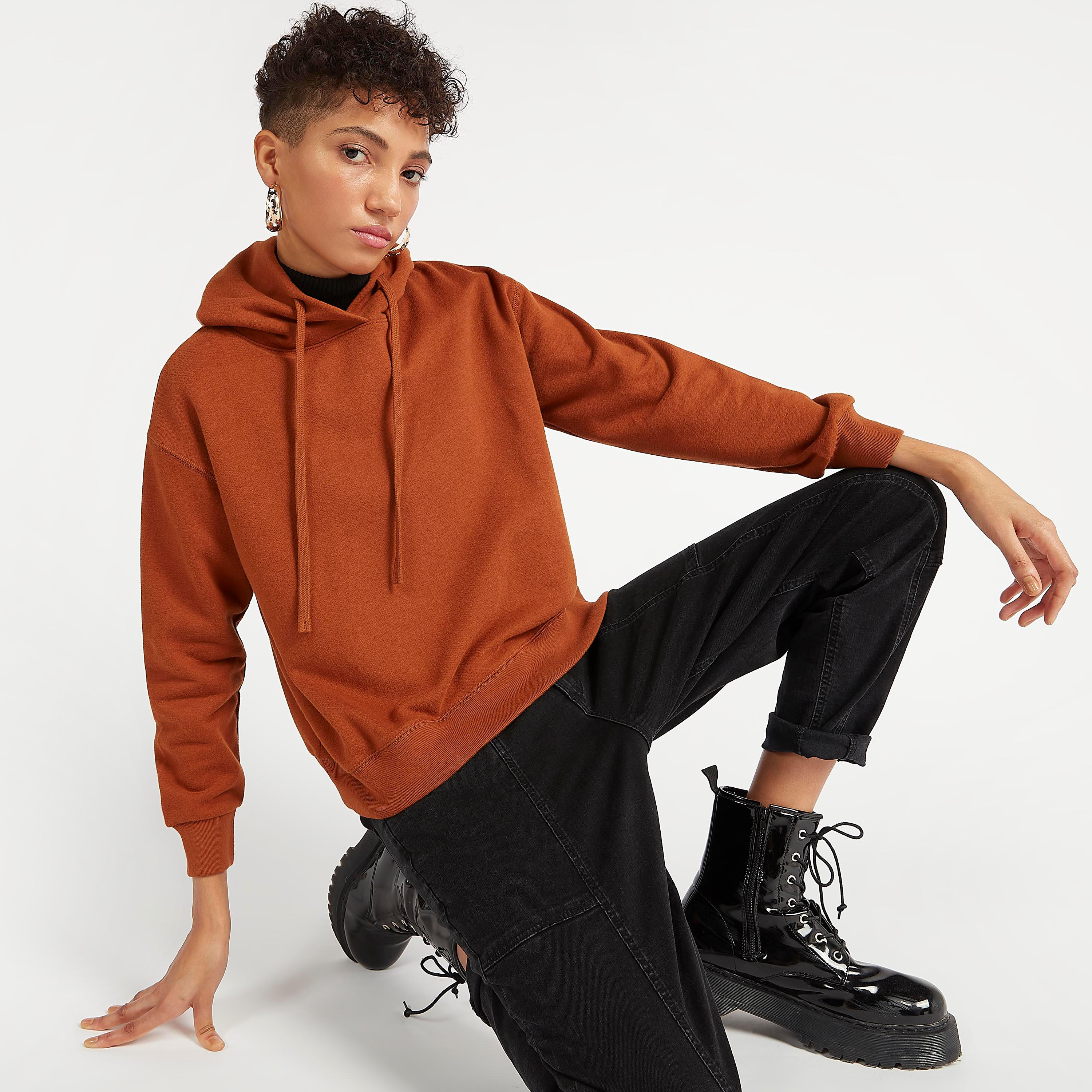 سويت شيرت مستدام سادة بقبّعة وأكمام طويلة-women-winterwear-hoodiesandsweatshirts-hoodies-image-9