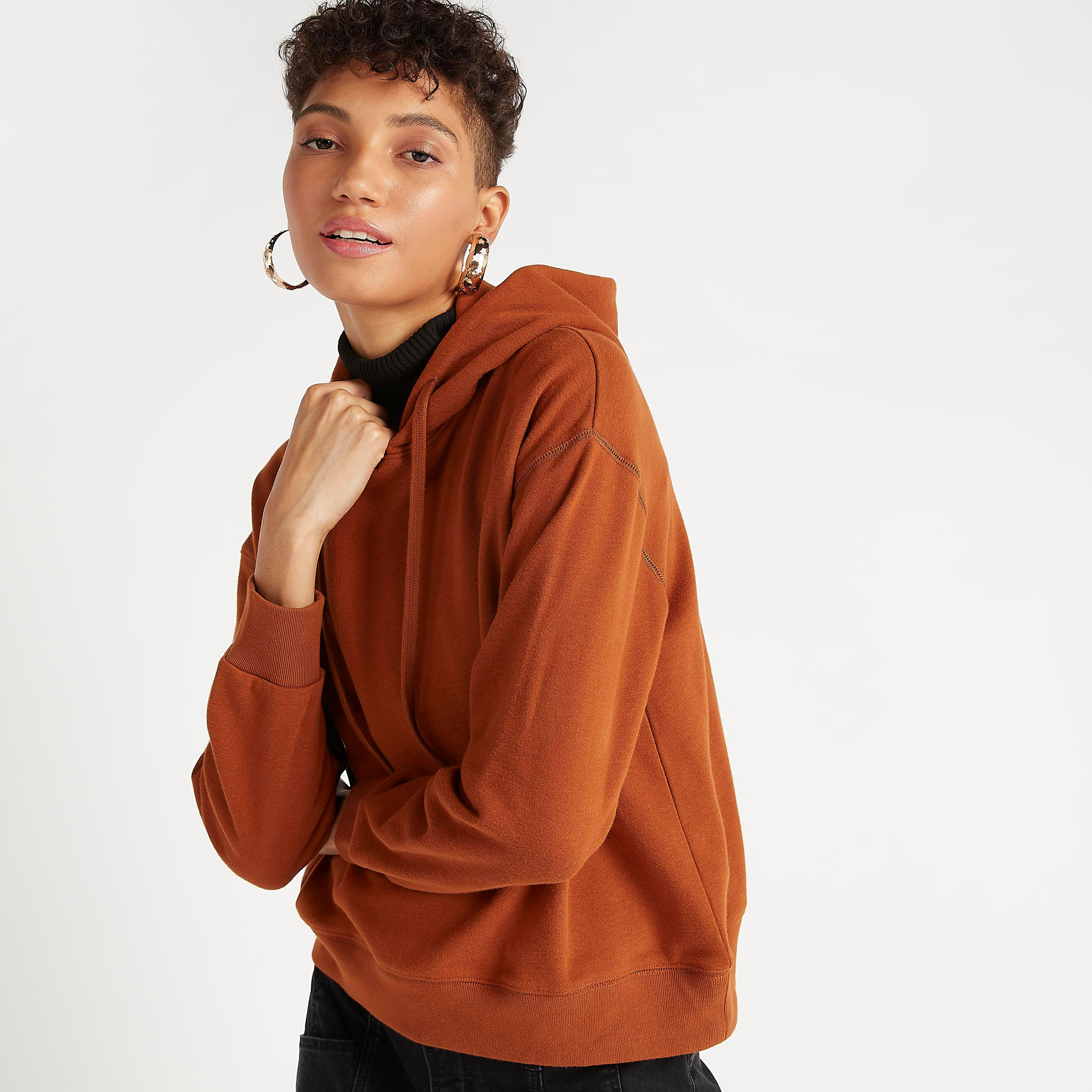 سويت شيرت مستدام سادة بقبّعة وأكمام طويلة-women-winterwear-hoodiesandsweatshirts-hoodies-image-12