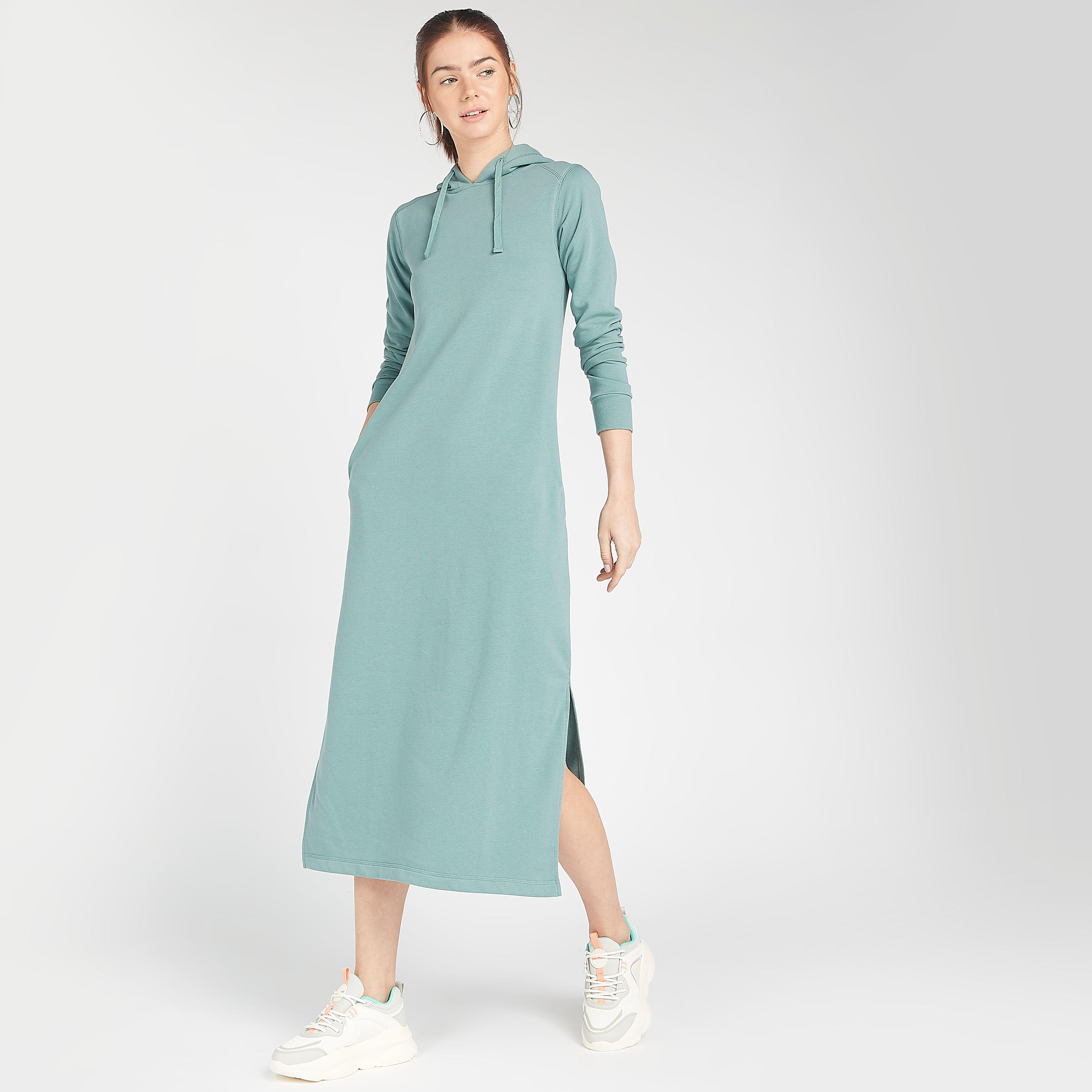 فستان كنزة مستدام ميدي سادة بقبّعة وأكمام طويلة-women-clothing-dresses-image-1