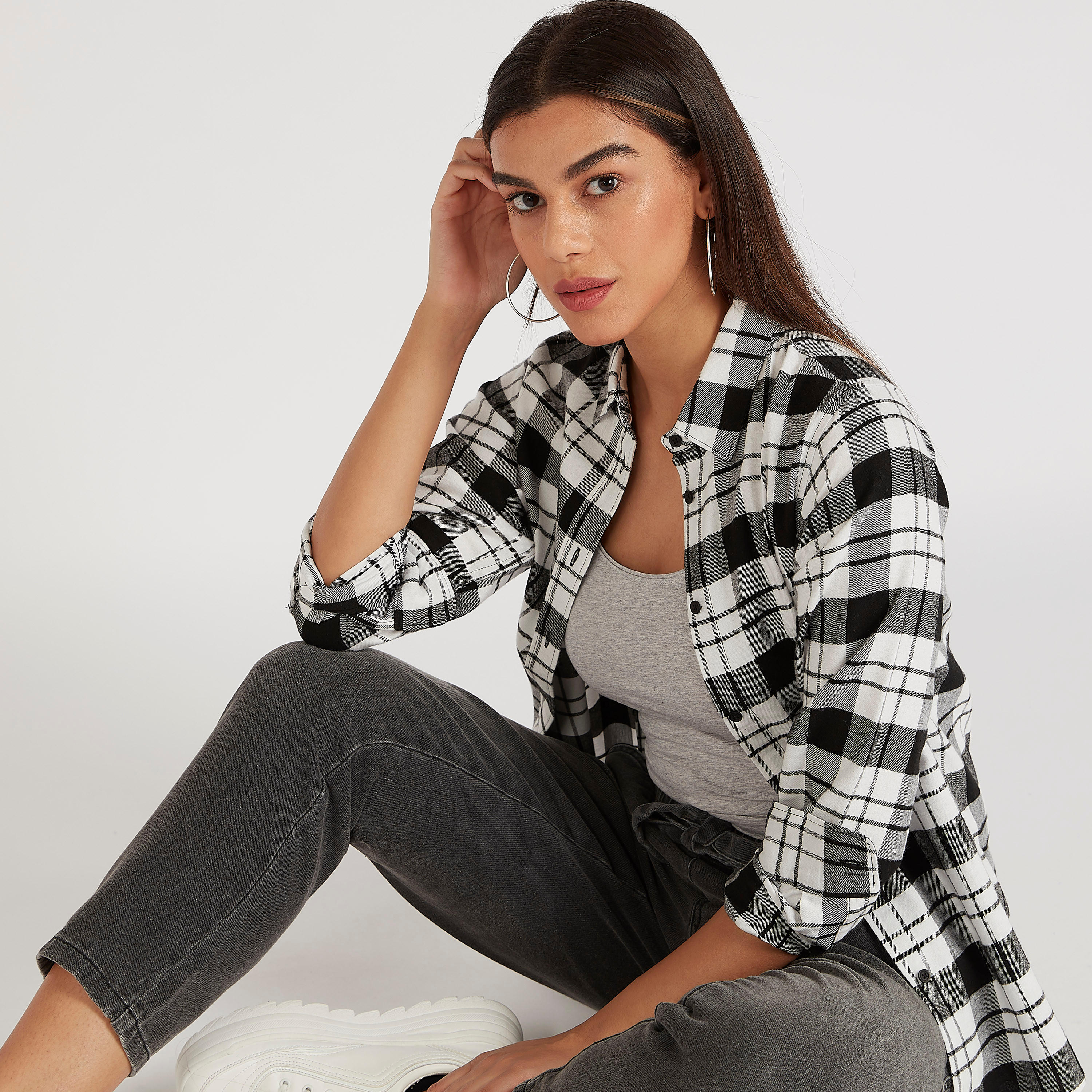قميص كاروهات بياقة عادية وأكمام طويلة-women-clothing-shirtsandblouses-shirts-image-1