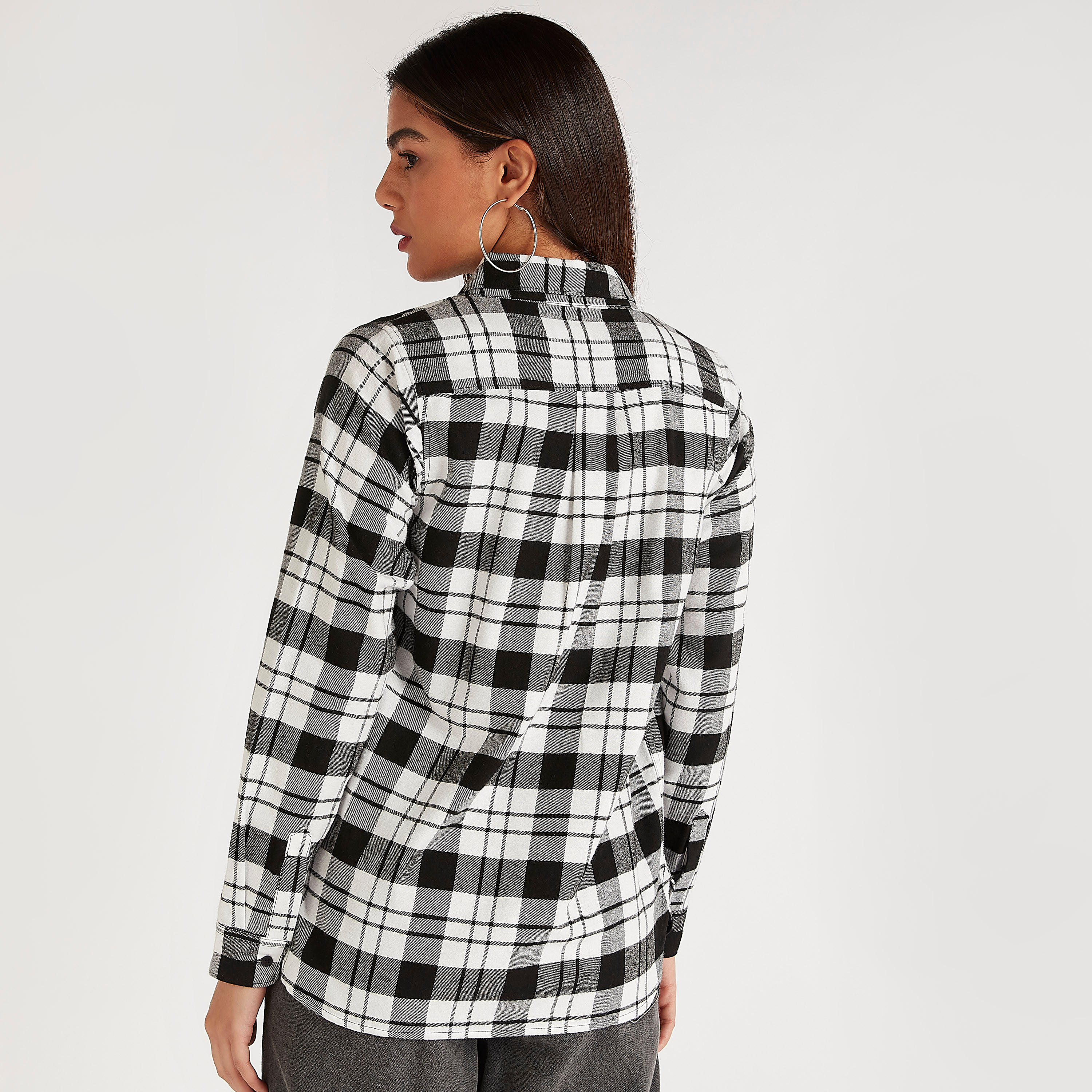 قميص كاروهات بياقة عادية وأكمام طويلة-women-clothing-shirtsandblouses-shirts-image-4