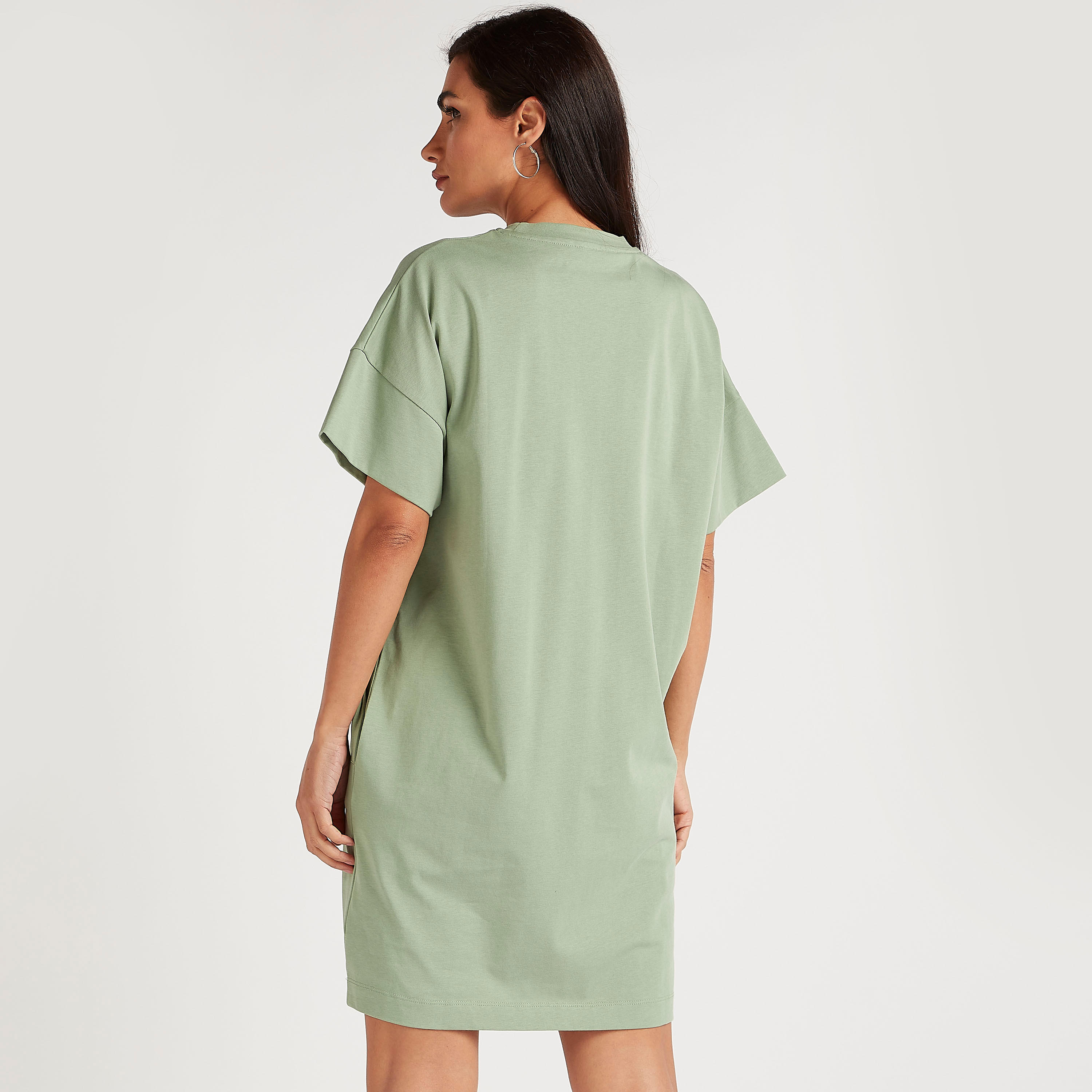 فستان تيشيرت طويل بجيوب وياقة ضيّقة-women-clothing-dresses-image-4