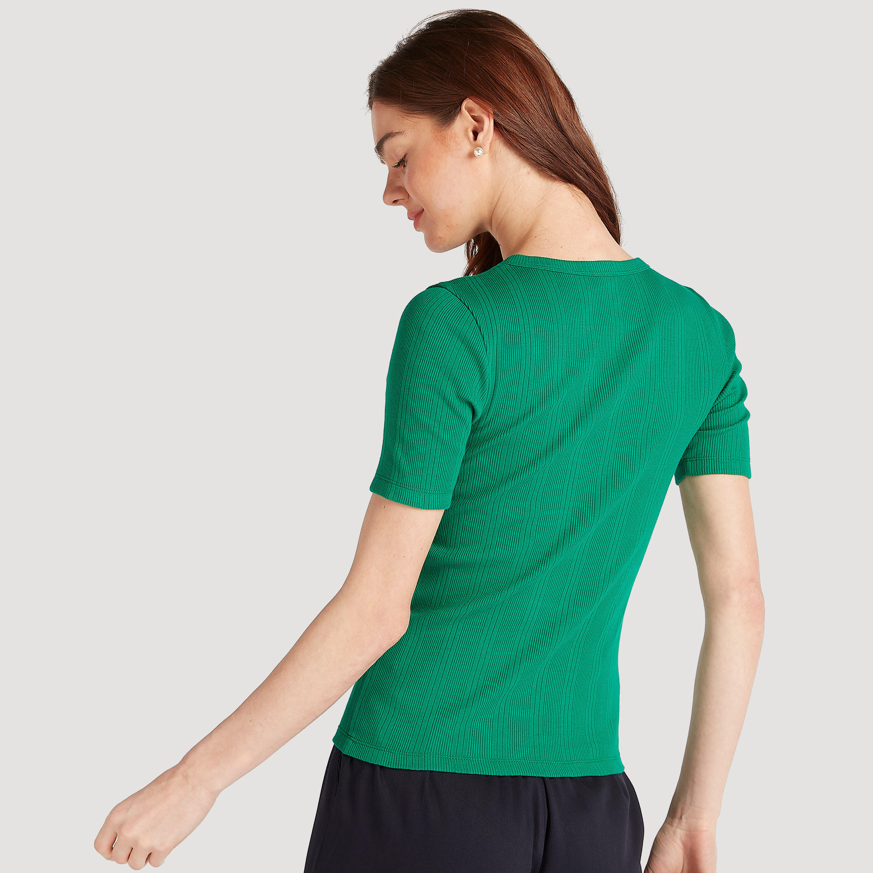 تيشيرت بارز الملمس بياقة ضيّقة وأكمام قصيرة-women-clothing-tshirts-image-4