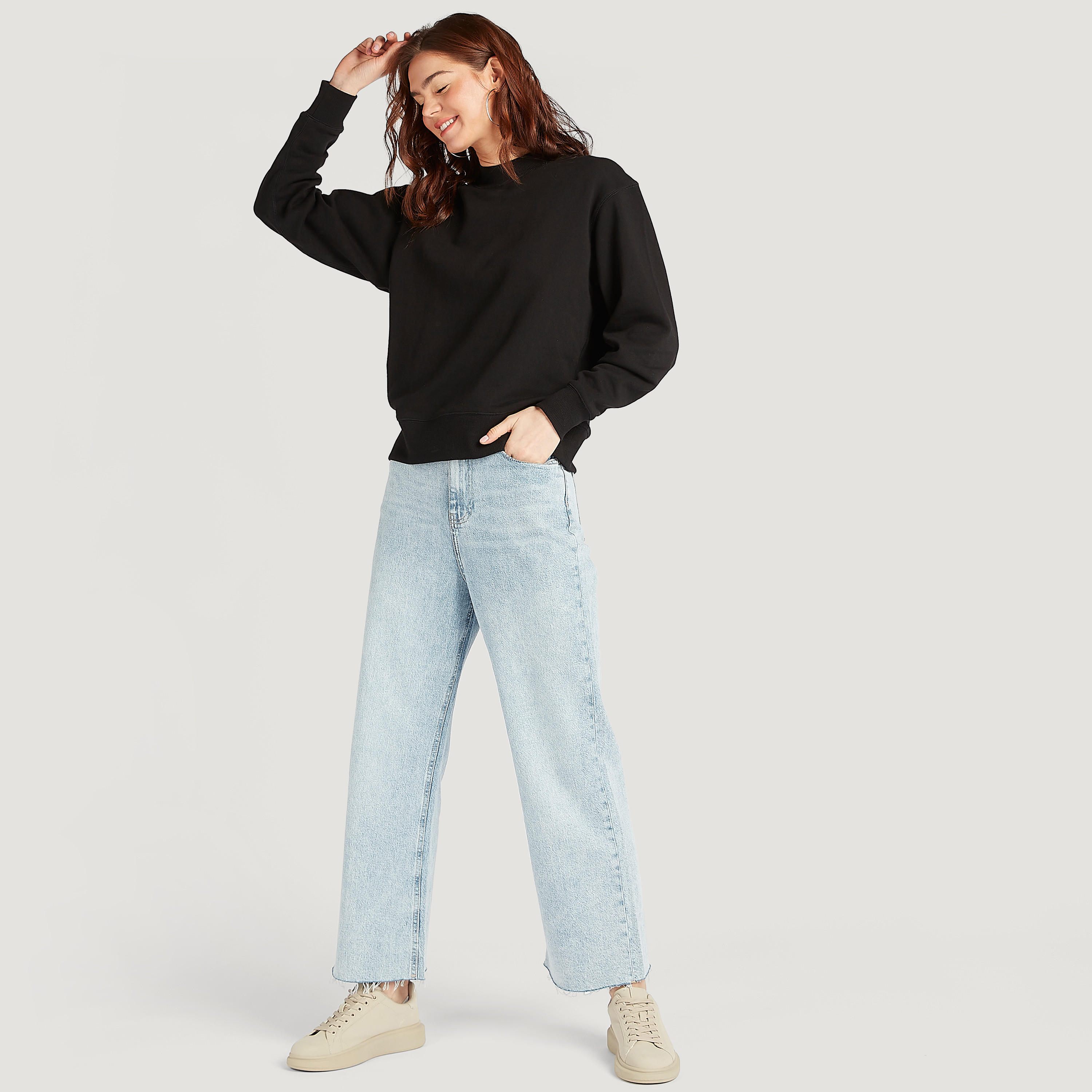 سويت شيرت مستدام سادة بياقة ضيّقة وأكمام طويلة-women-winterwear-hoodiesandsweatshirts-hoodies-image-4