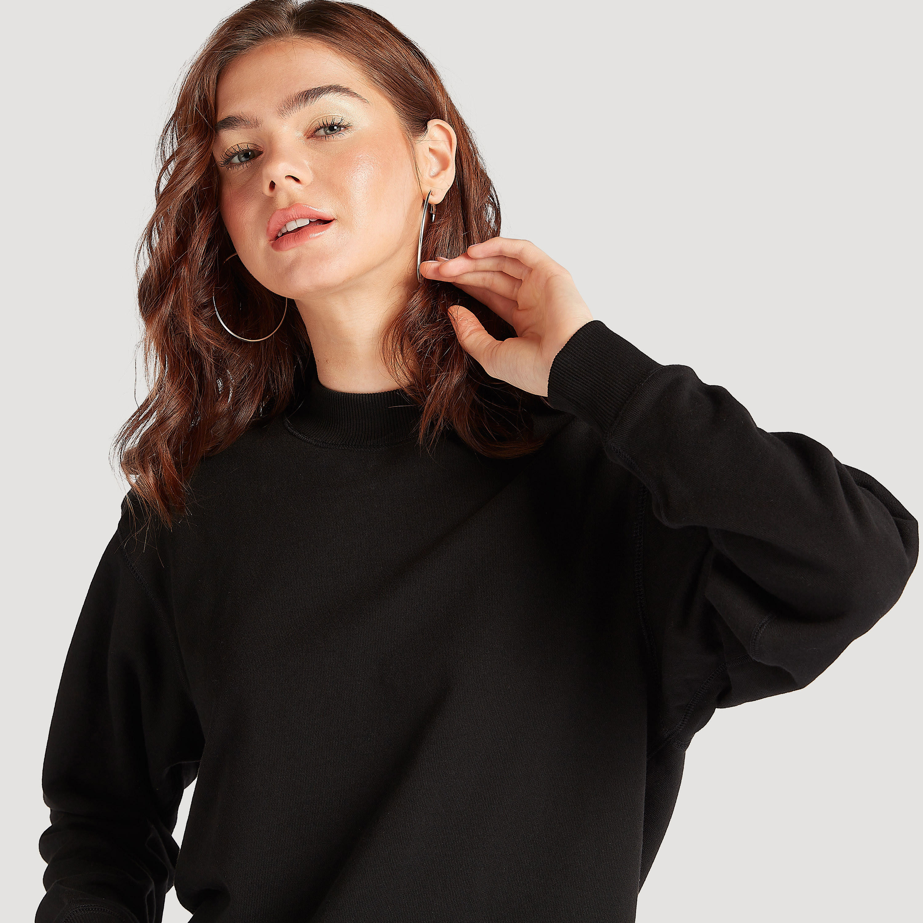 سويت شيرت مستدام سادة بياقة ضيّقة وأكمام طويلة-women-winterwear-hoodiesandsweatshirts-hoodies-image-3