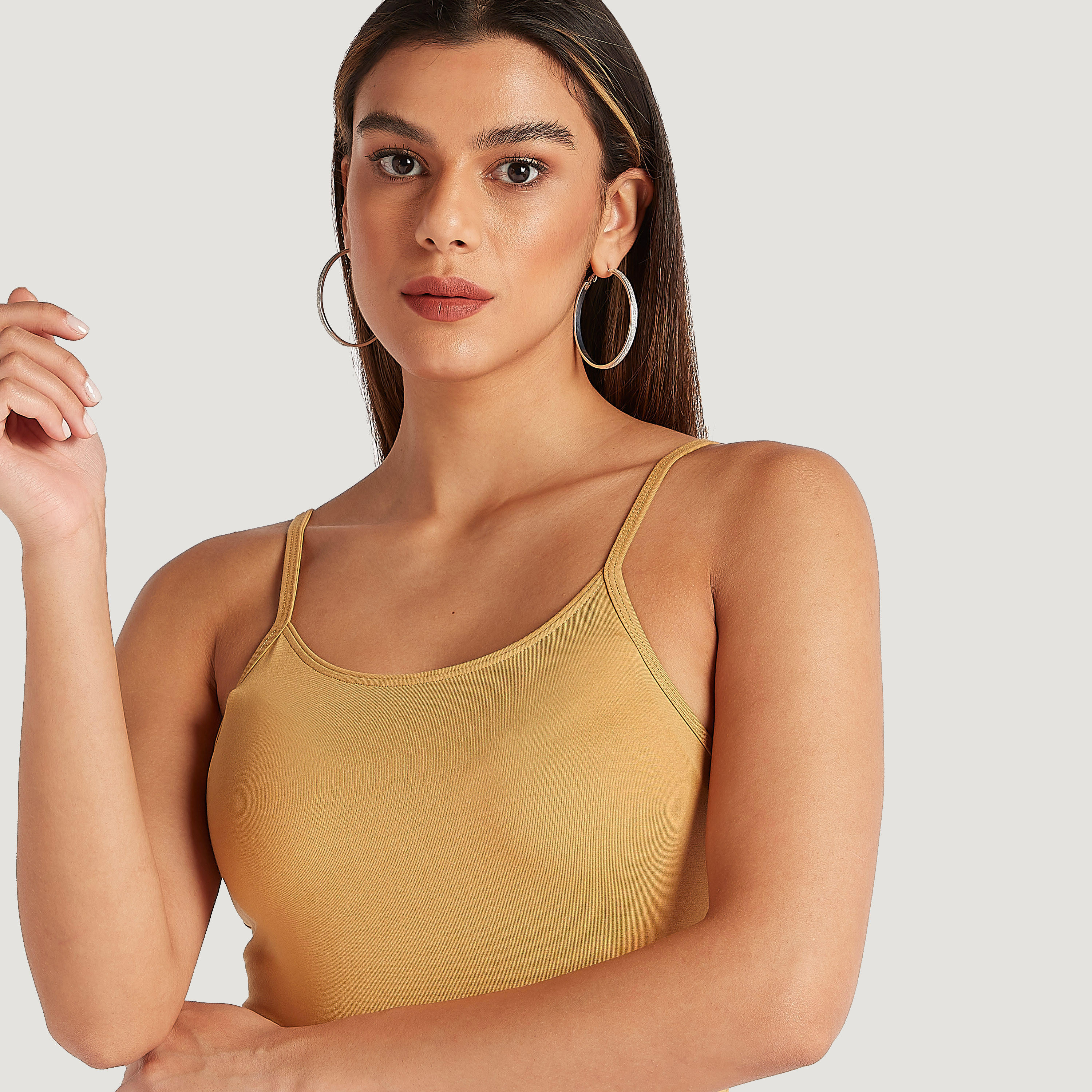 بلوزة كامي سادة بياقة عميقة وأحزمة رفيعة-women-clothing-tshirts-image-2