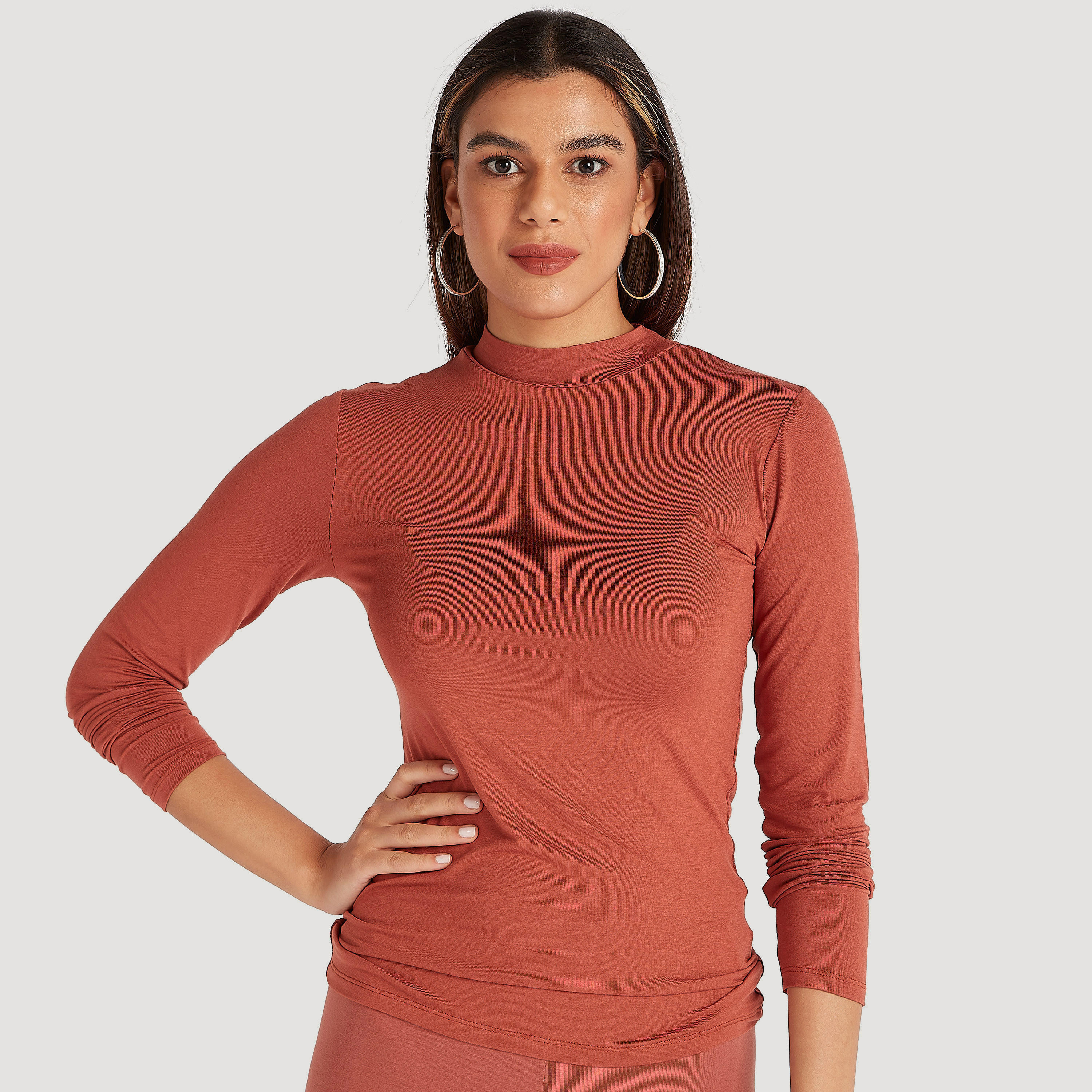 بلوزة سادة بياقة عالية وأكمام طويلة-women-clothing-tshirts-image-4