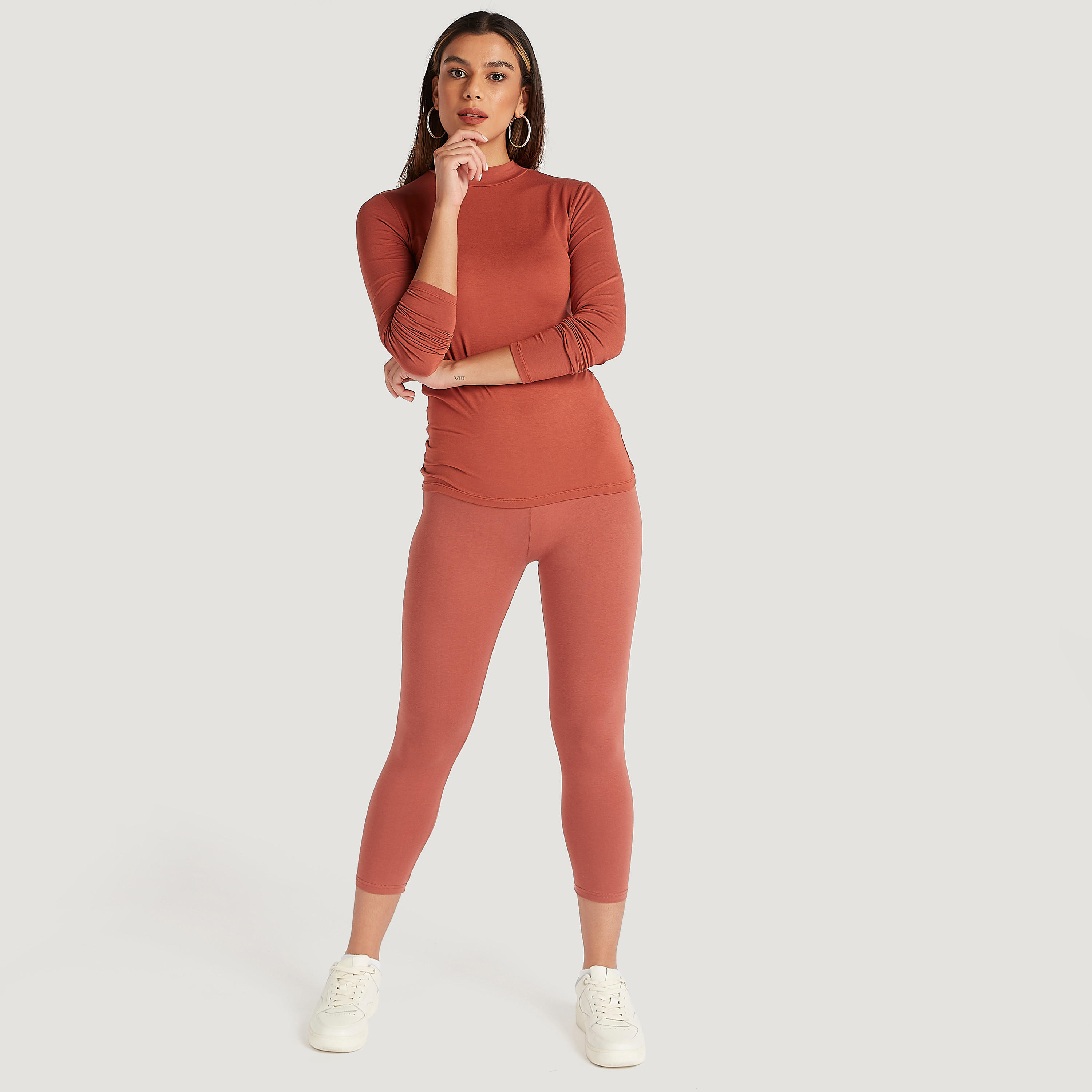بلوزة سادة بياقة عالية وأكمام طويلة-women-clothing-tshirts-image-3