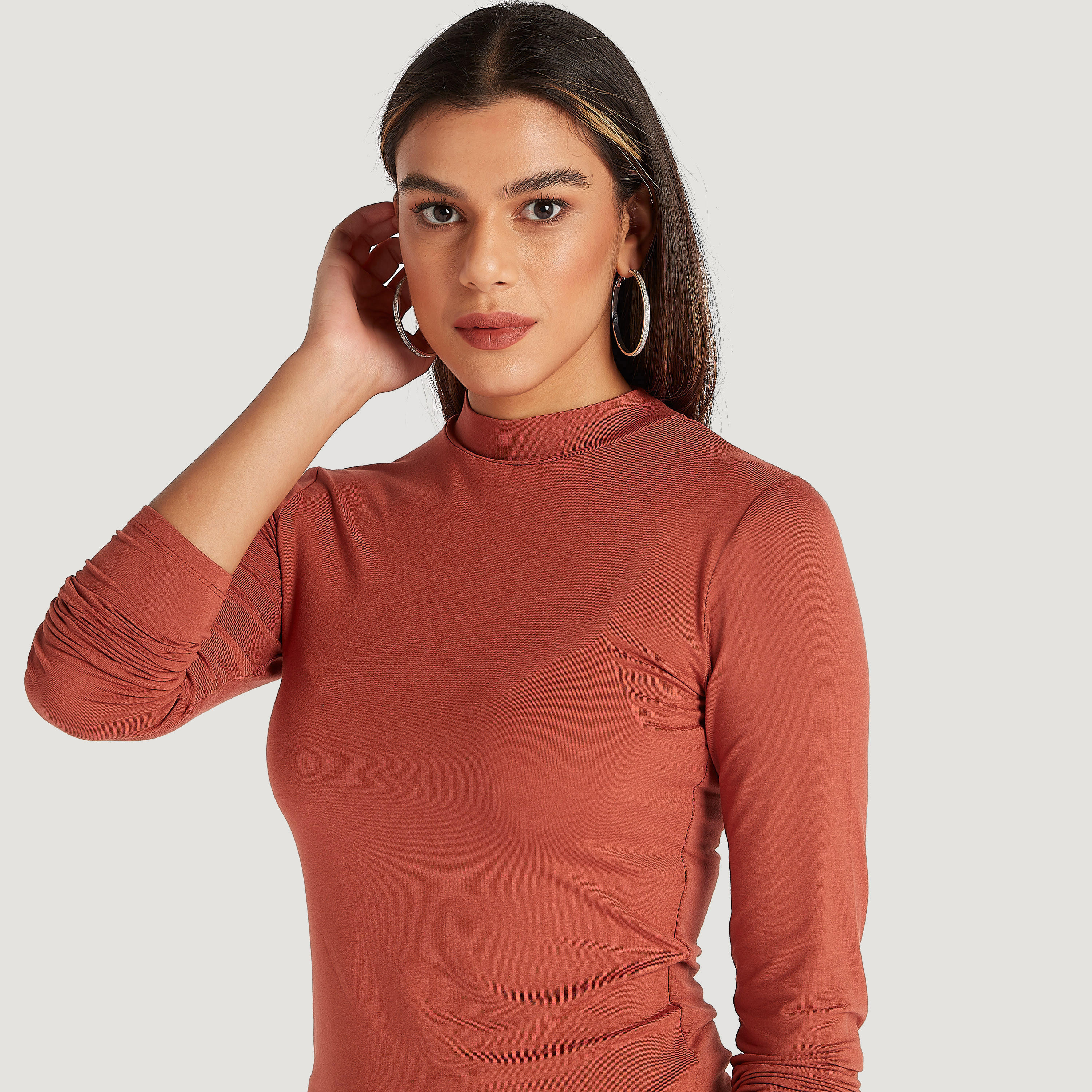بلوزة سادة بياقة عالية وأكمام طويلة-women-clothing-tshirts-image-2