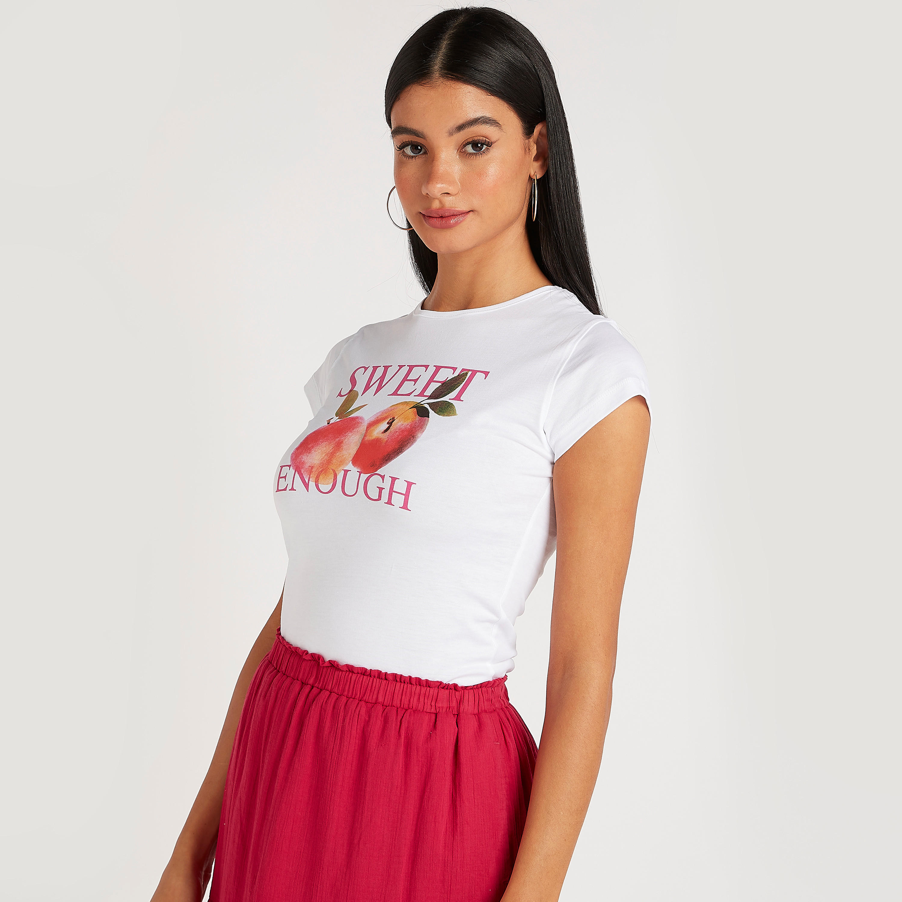 تيشيرت بياقة ضيّقة وأكمام كاب وطبعات-women-clothing-tshirts-image-5
