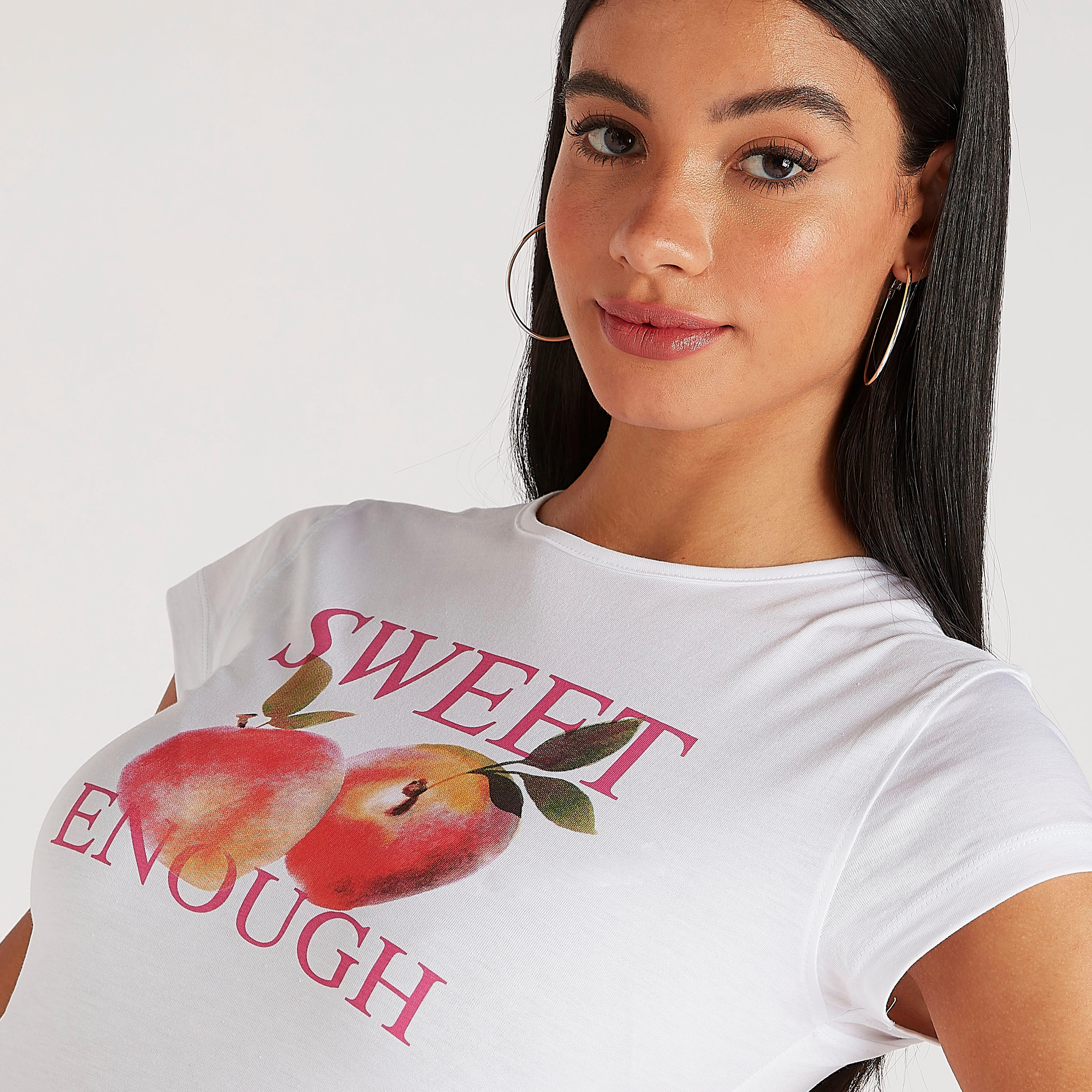 تيشيرت بياقة ضيّقة وأكمام كاب وطبعات-women-clothing-tshirts-image-3