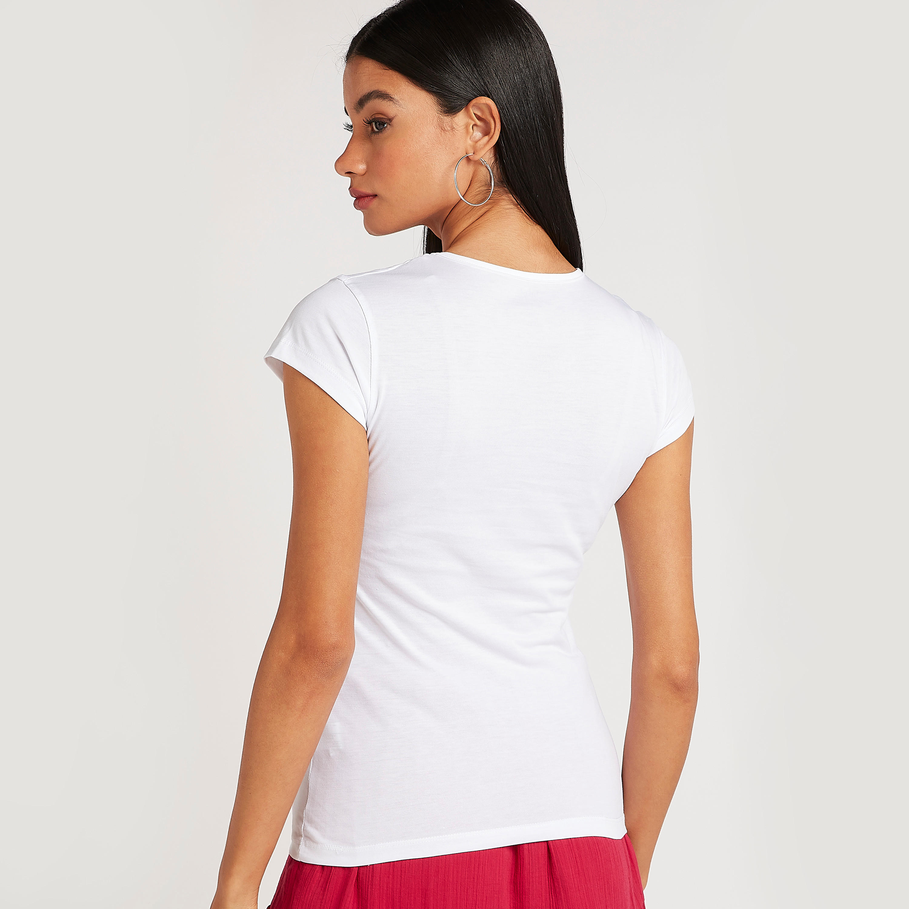 تيشيرت بياقة ضيّقة وأكمام كاب وطبعات-women-clothing-tshirts-image-2