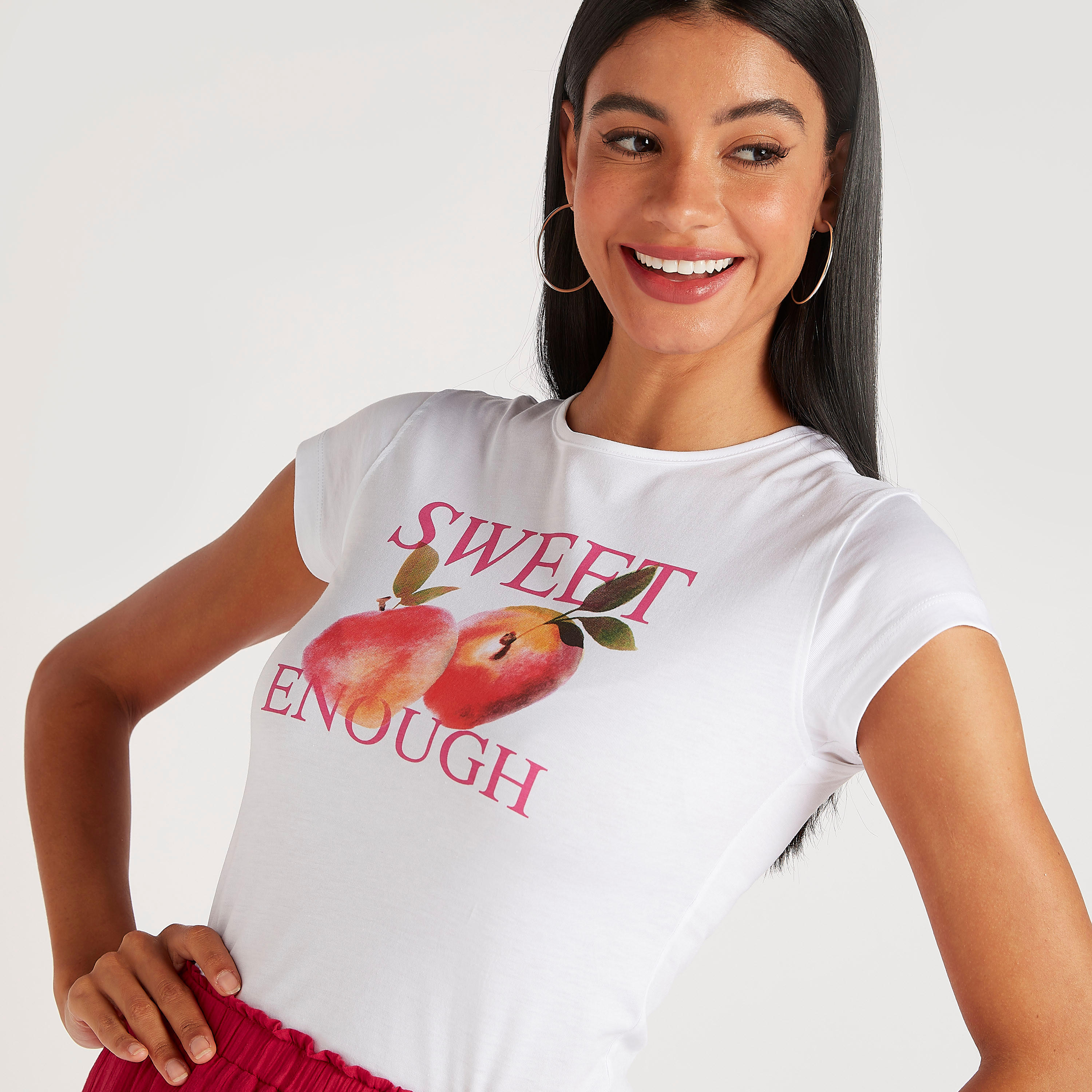 تيشيرت بياقة ضيّقة وأكمام كاب وطبعات-women-clothing-tshirts-image-1