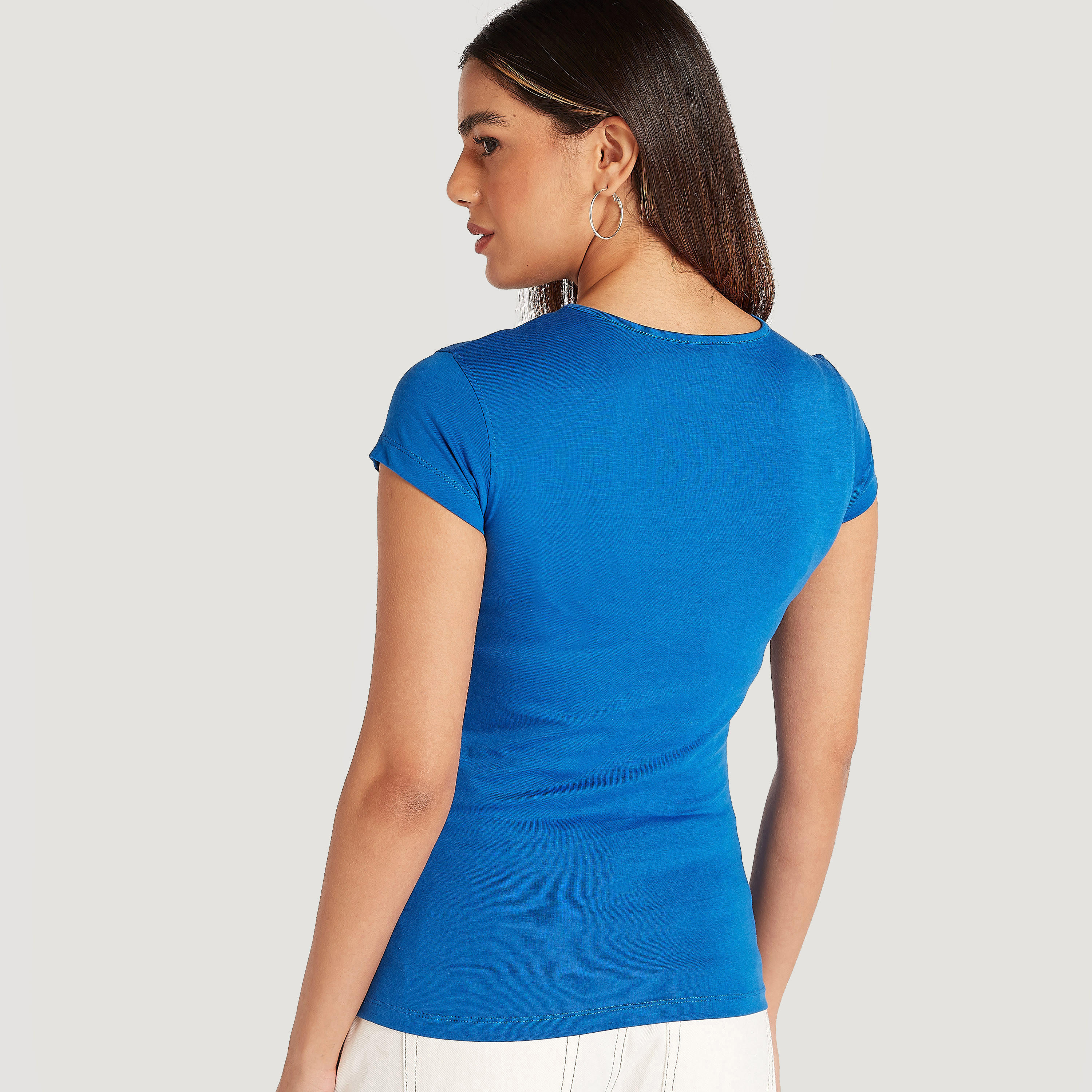 تيشيرت بياقة ضيّقة وأكمام كاب وطبعات-women-clothing-tshirts-image-1