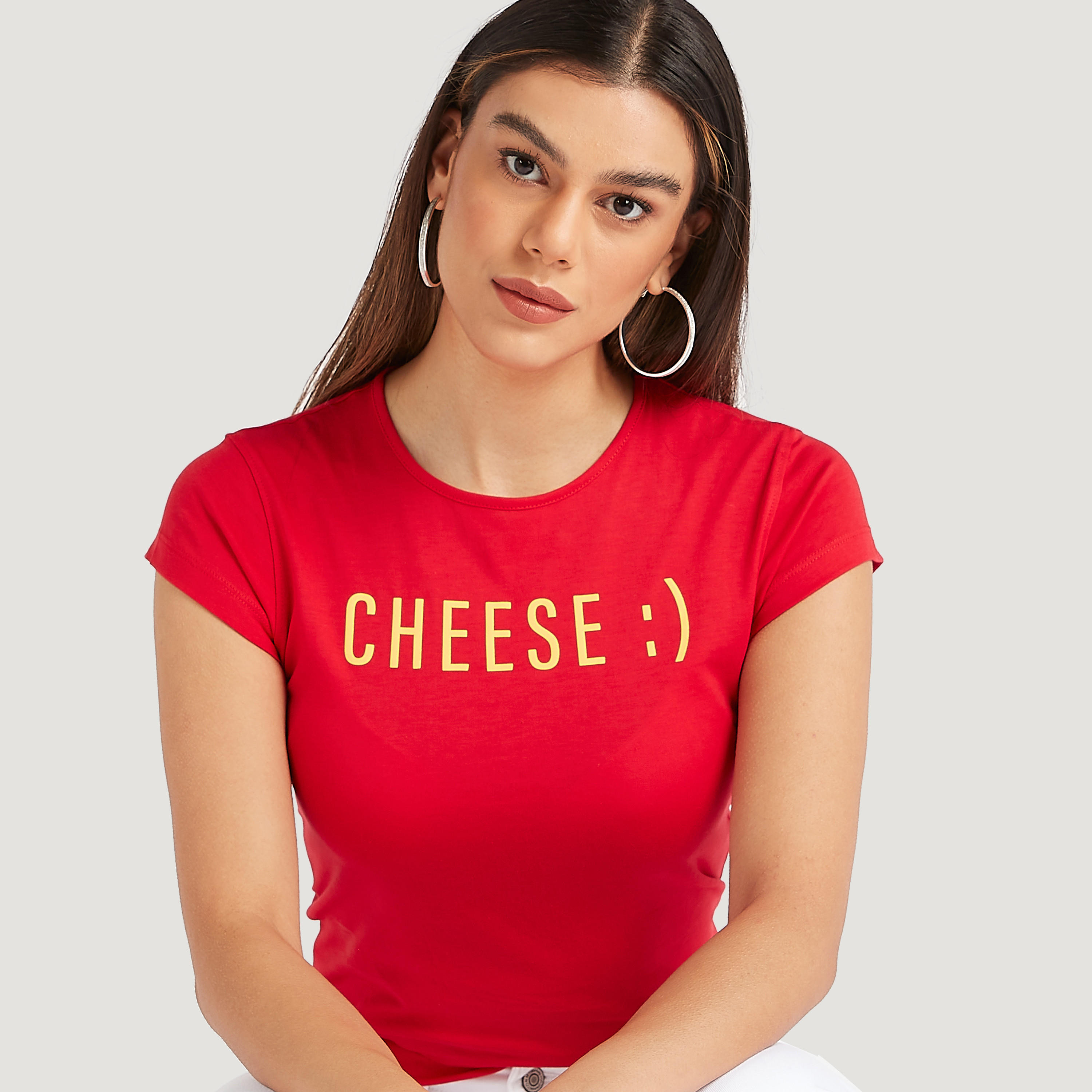 تيشيرت بياقة ضيّقة وأكمام كاب وطبعات-women-clothing-tshirts-image-5