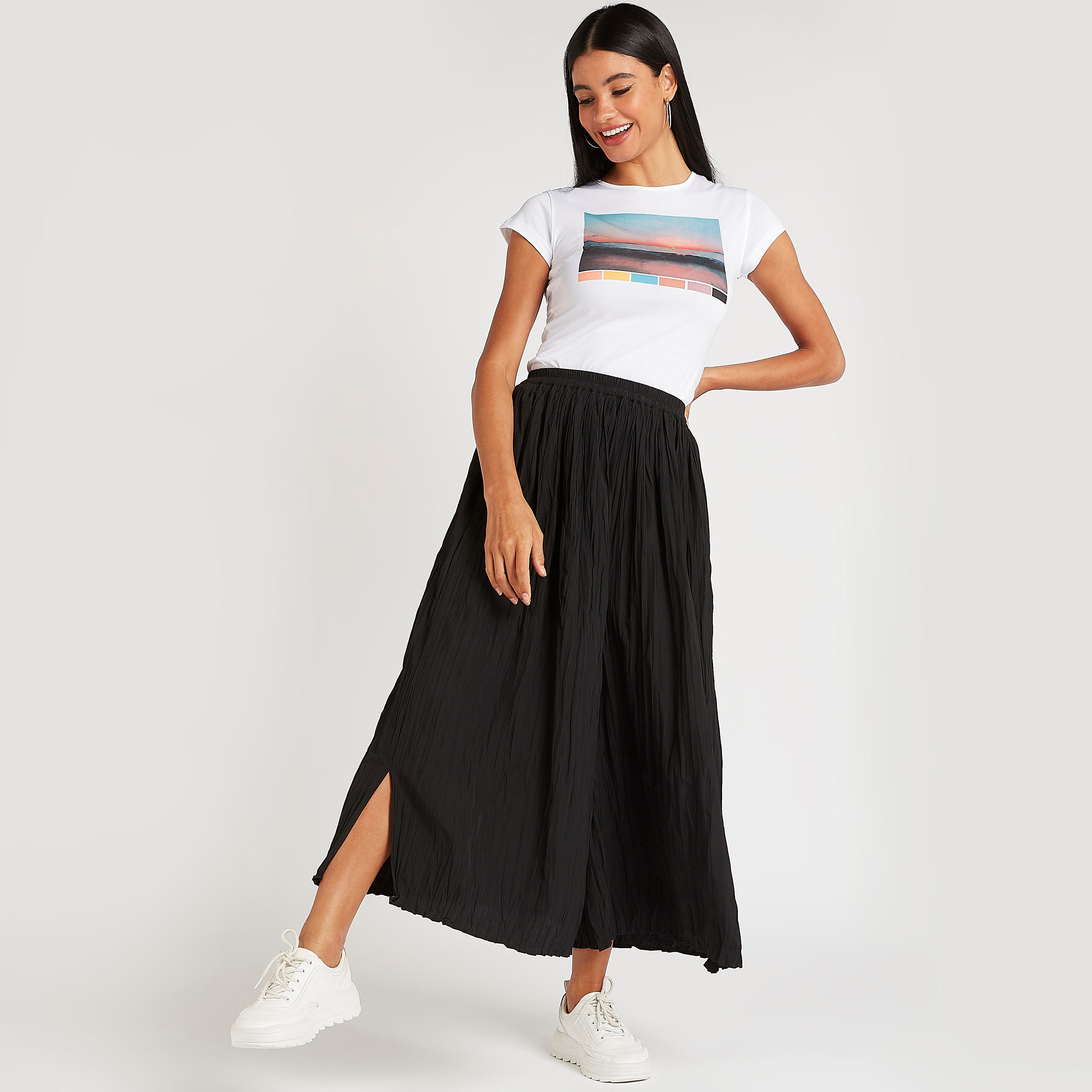 تيشيرت بياقة ضيقة وأكمام كاب وطبعات جرافيك-women-clothing-tshirts-image-2