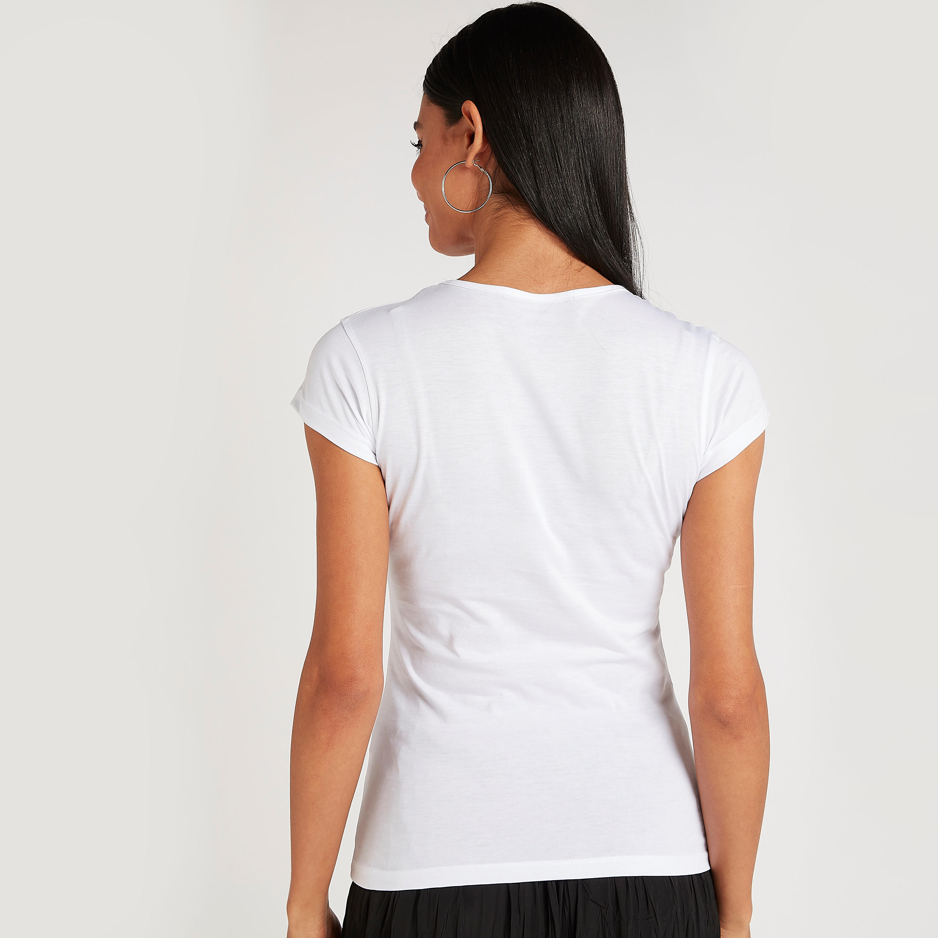 تيشيرت بياقة ضيقة وأكمام كاب وطبعات جرافيك-women-clothing-tshirts-image-4