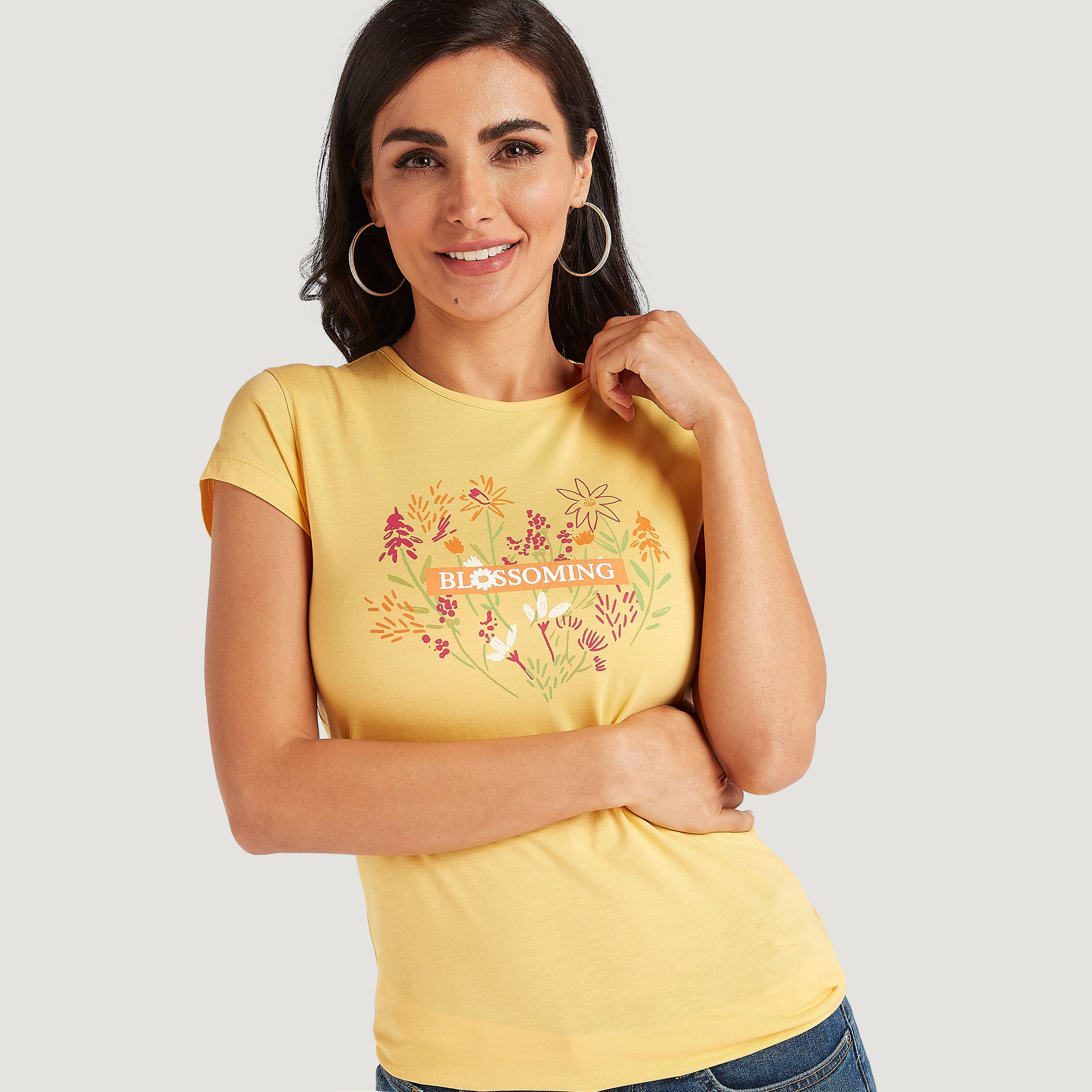 تيشيرت بياقة ضيّقة وأكمام كاب وطبعات أزهار-women-clothing-tshirts-image-1