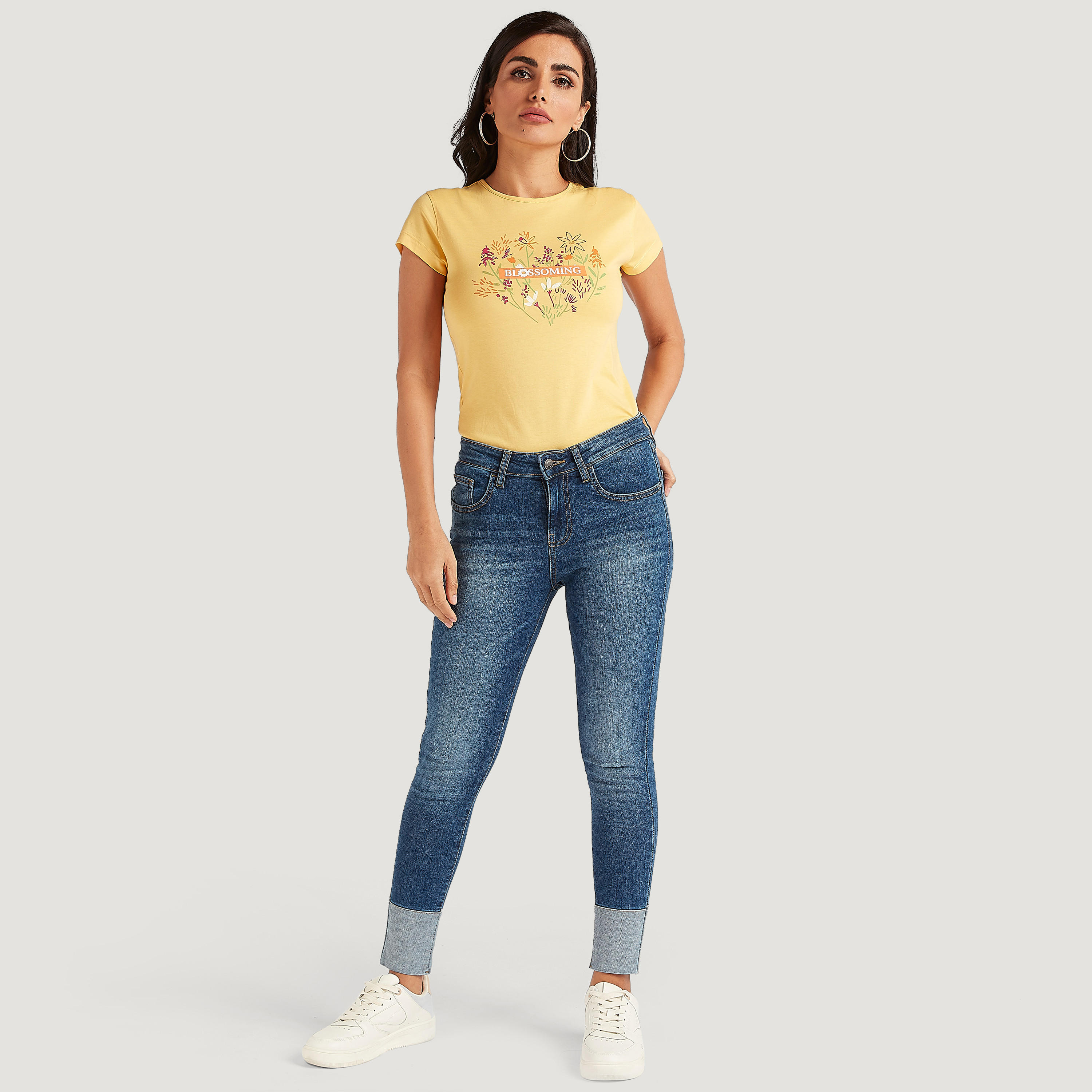 تيشيرت بياقة ضيّقة وأكمام كاب وطبعات أزهار-women-clothing-tshirts-image-2
