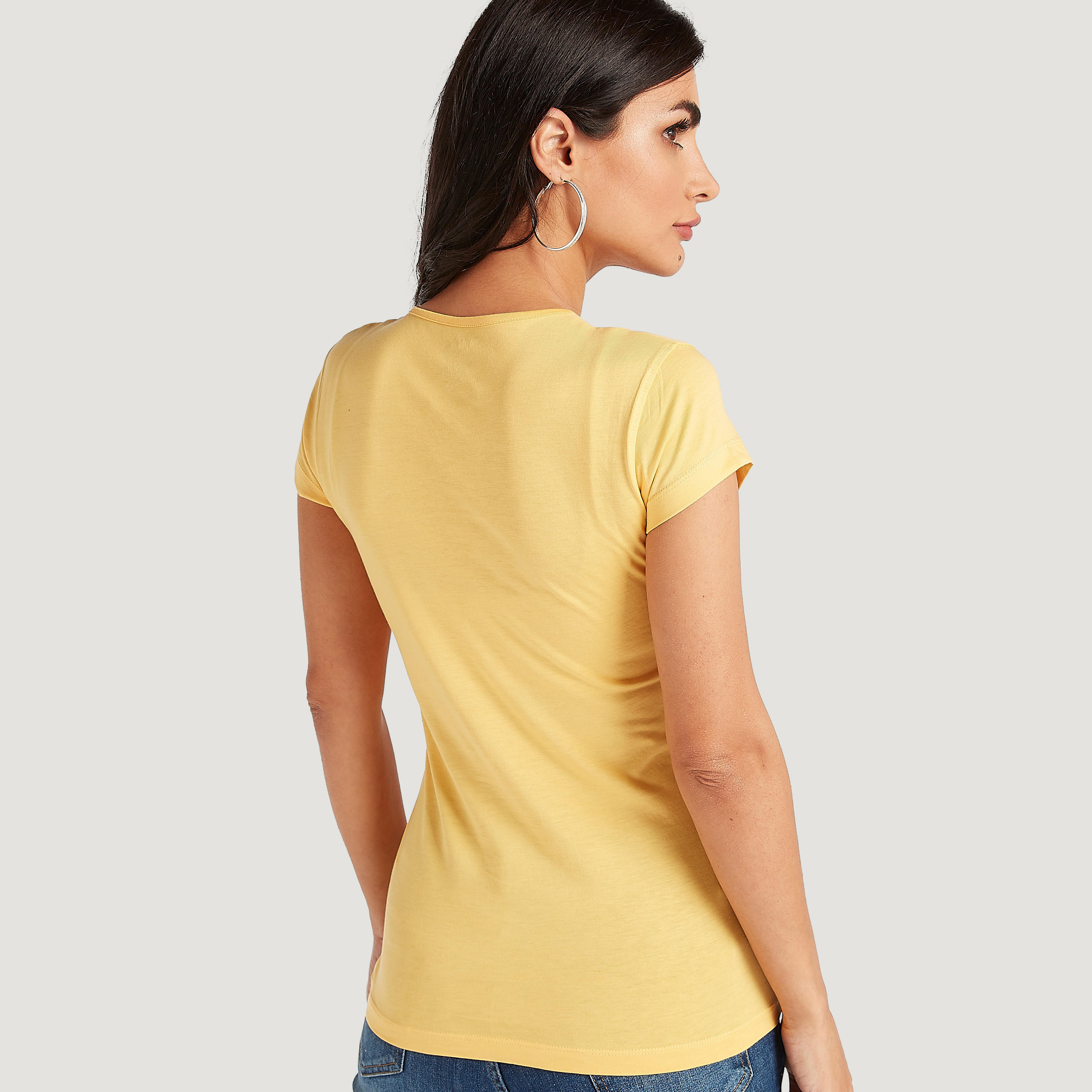 تيشيرت بياقة ضيّقة وأكمام كاب وطبعات أزهار-women-clothing-tshirts-image-4