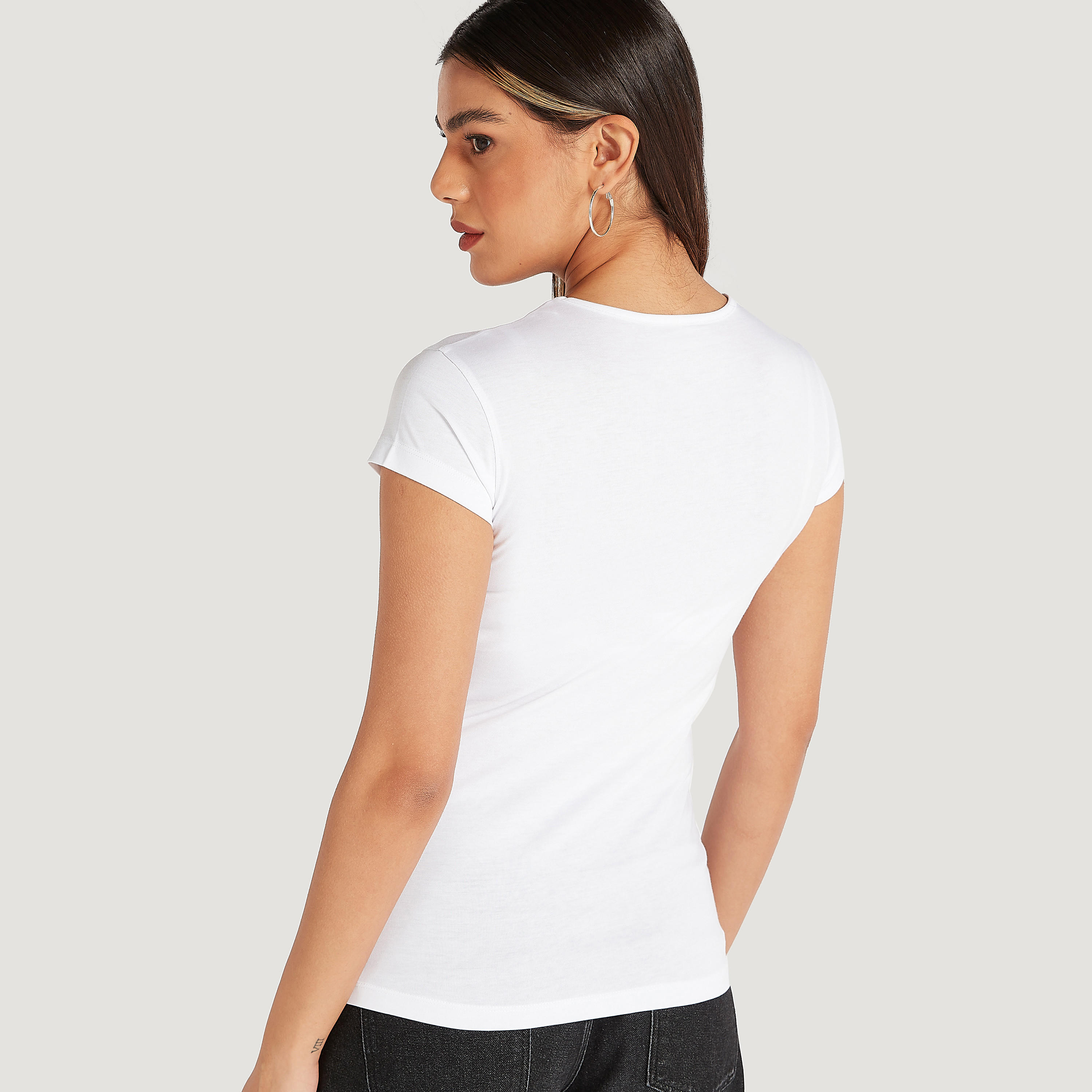 تيشيرت بياقة ضيّقة وأكمام كاب وطبعات-women-clothing-tshirts-image-4