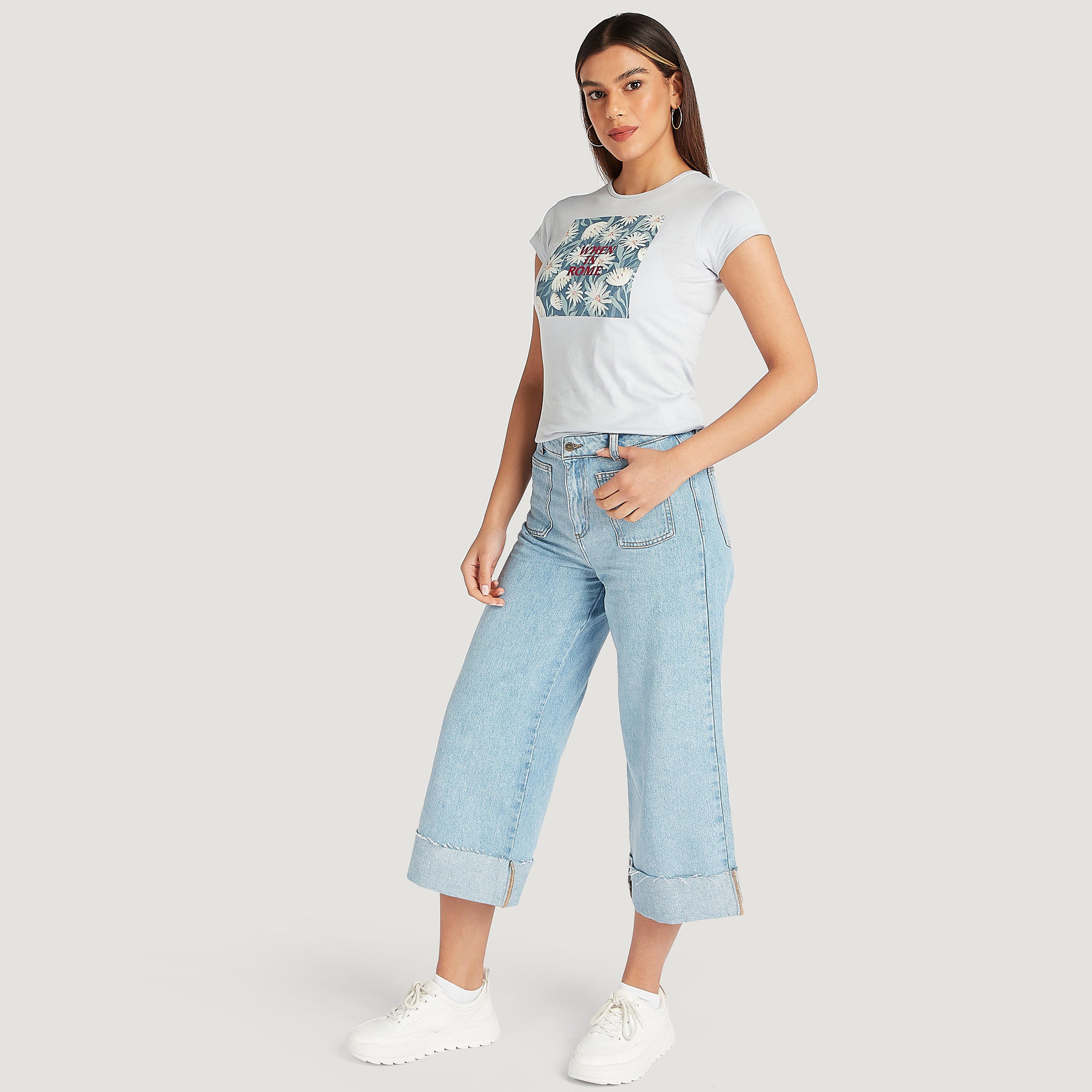 تيشيرت بياقة ضيّقة وأكمام كاب وطبعات-women-clothing-tshirts-image-3