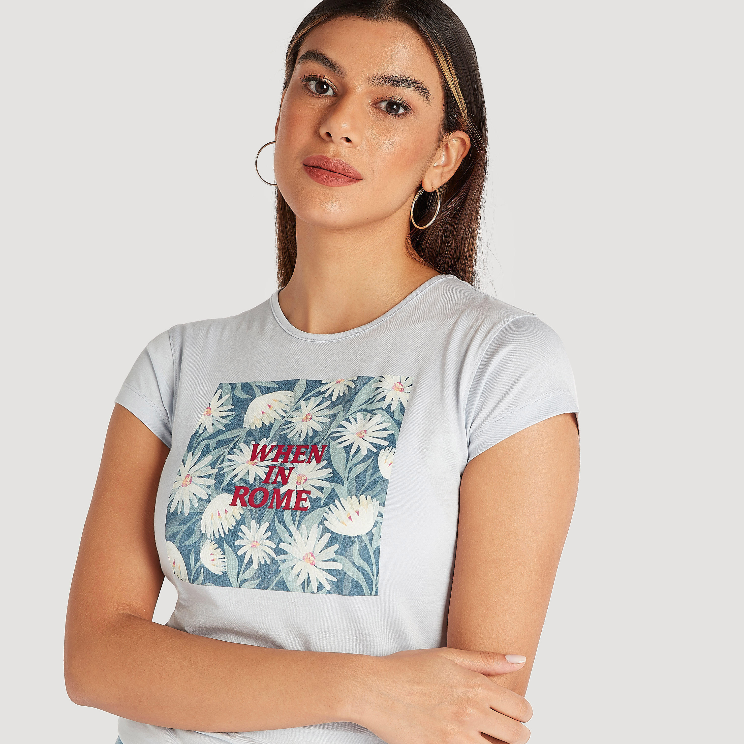 تيشيرت بياقة ضيّقة وأكمام كاب وطبعات-women-clothing-tshirts-image-2