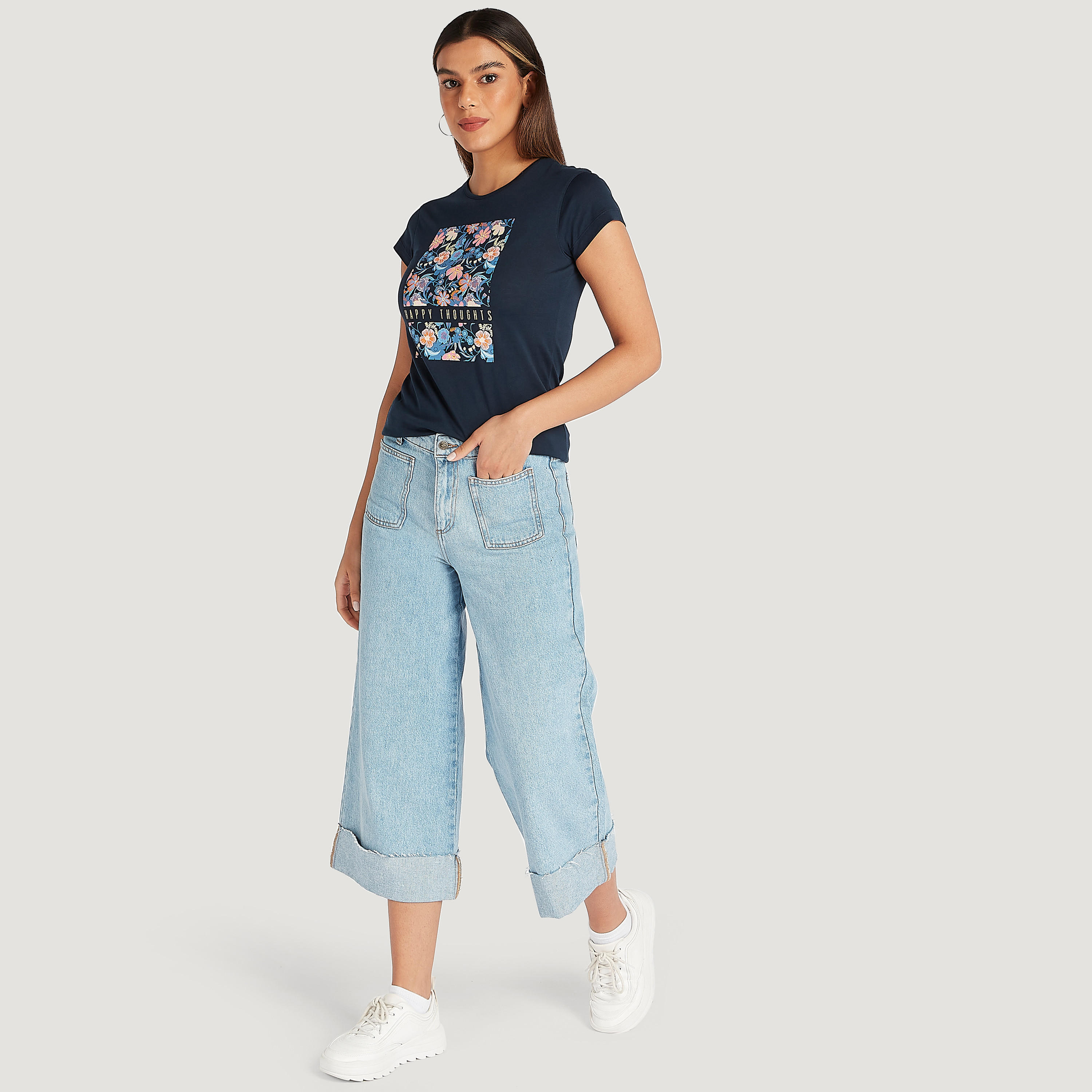 تيشيرت بياقة ضيّقة وأكمام كاب وطَبعات-women-clothing-tshirts-image-2