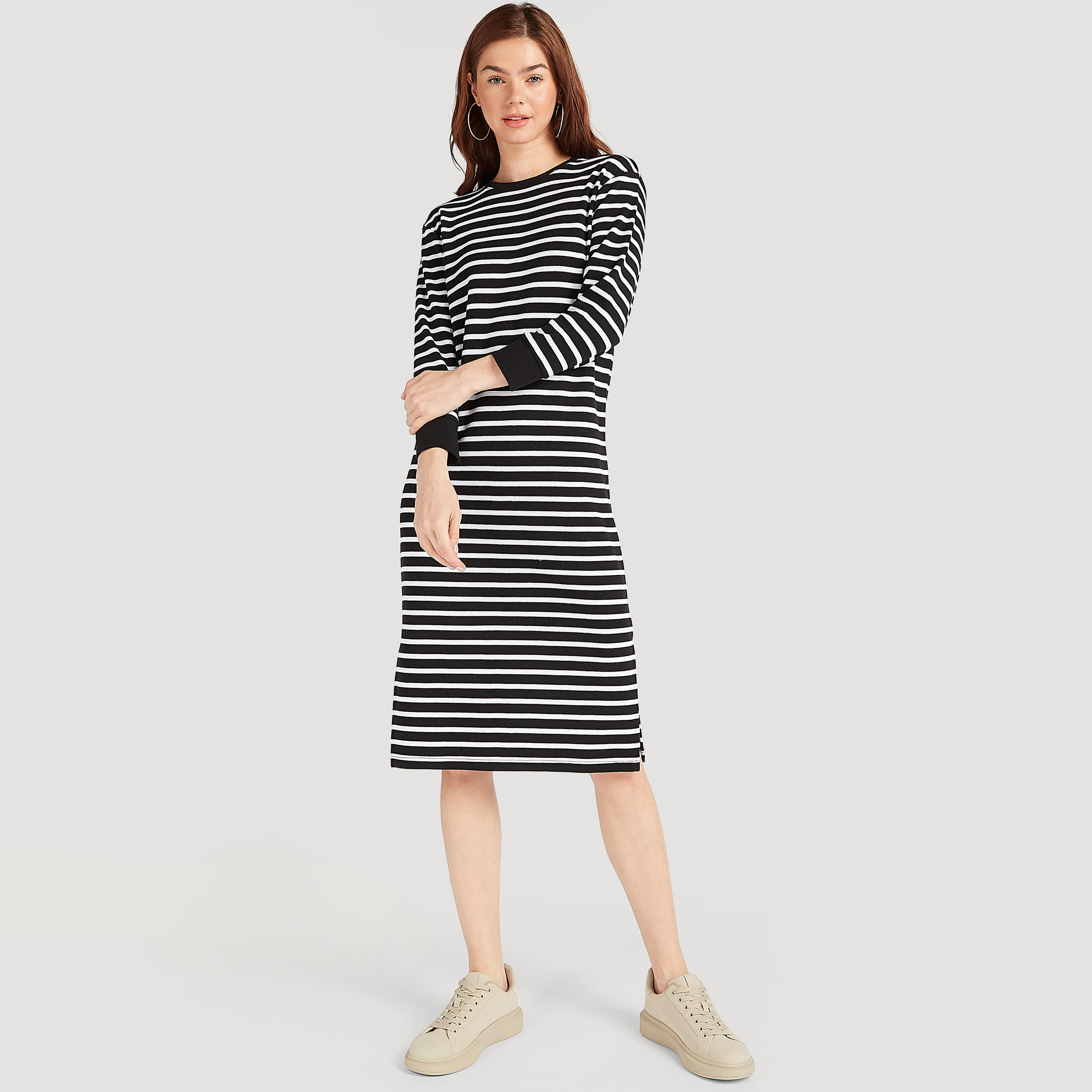 فستان واسع مقلّم بأكمام طويلة وفتحة جانبيّة-women-clothing-dresses-image-2
