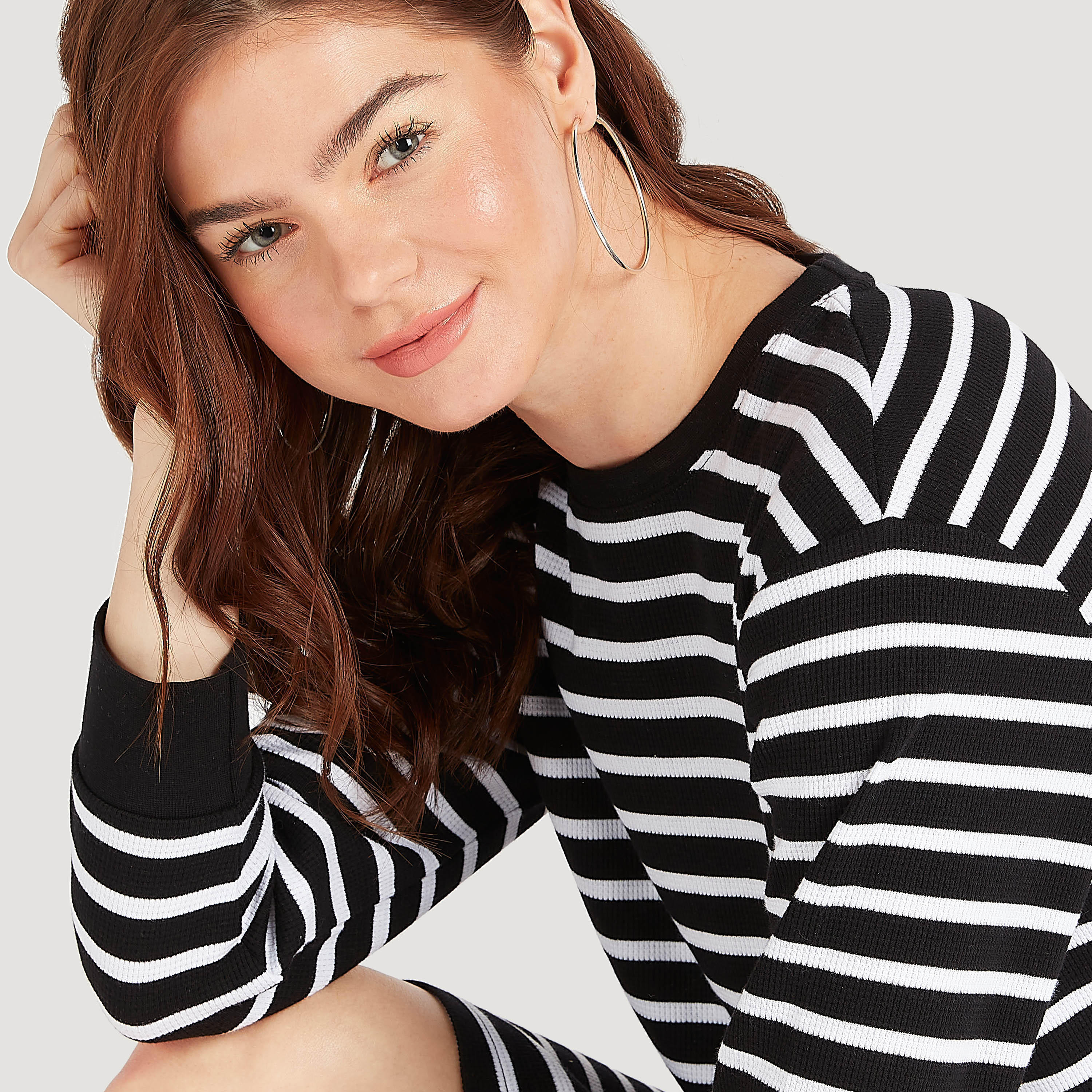 فستان واسع مقلّم بأكمام طويلة وفتحة جانبيّة-women-clothing-dresses-image-3