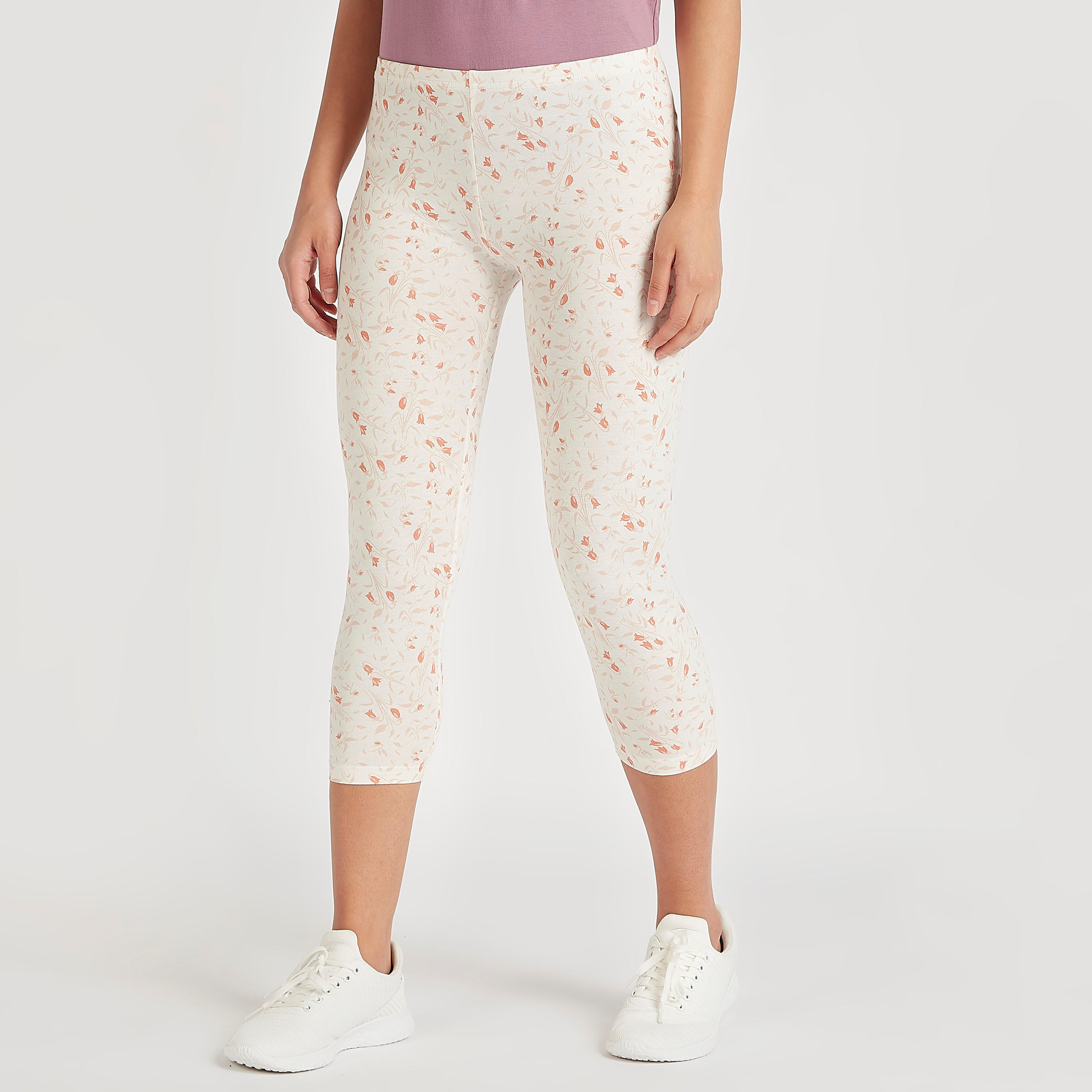 بنطلون ليقنز قصير بطبعات وخصر مطّاطي-women-clothing-bottoms-leggings-image-1