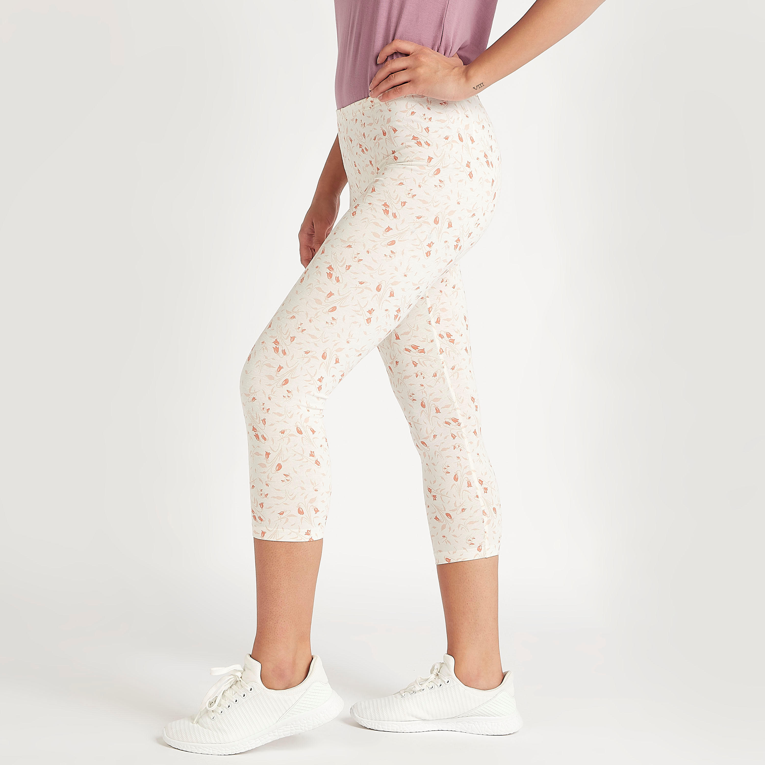بنطلون ليقنز قصير بطبعات وخصر مطّاطي-women-clothing-bottoms-leggings-image-5