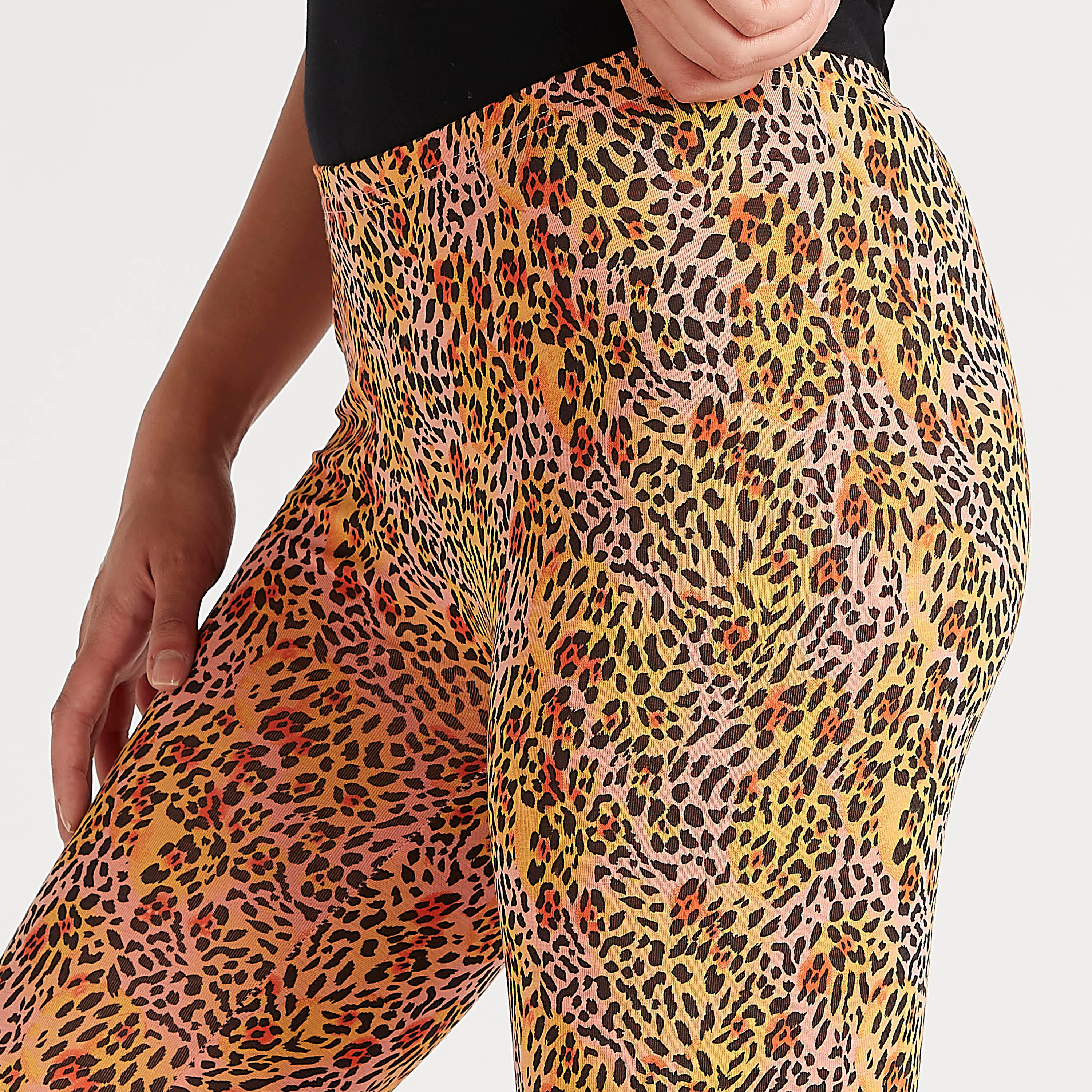 بنطلون ليقنز سكيني فيت بطبعات حيوانات وخصر مطّاطي-women-clothing-bottoms-leggings-image-3