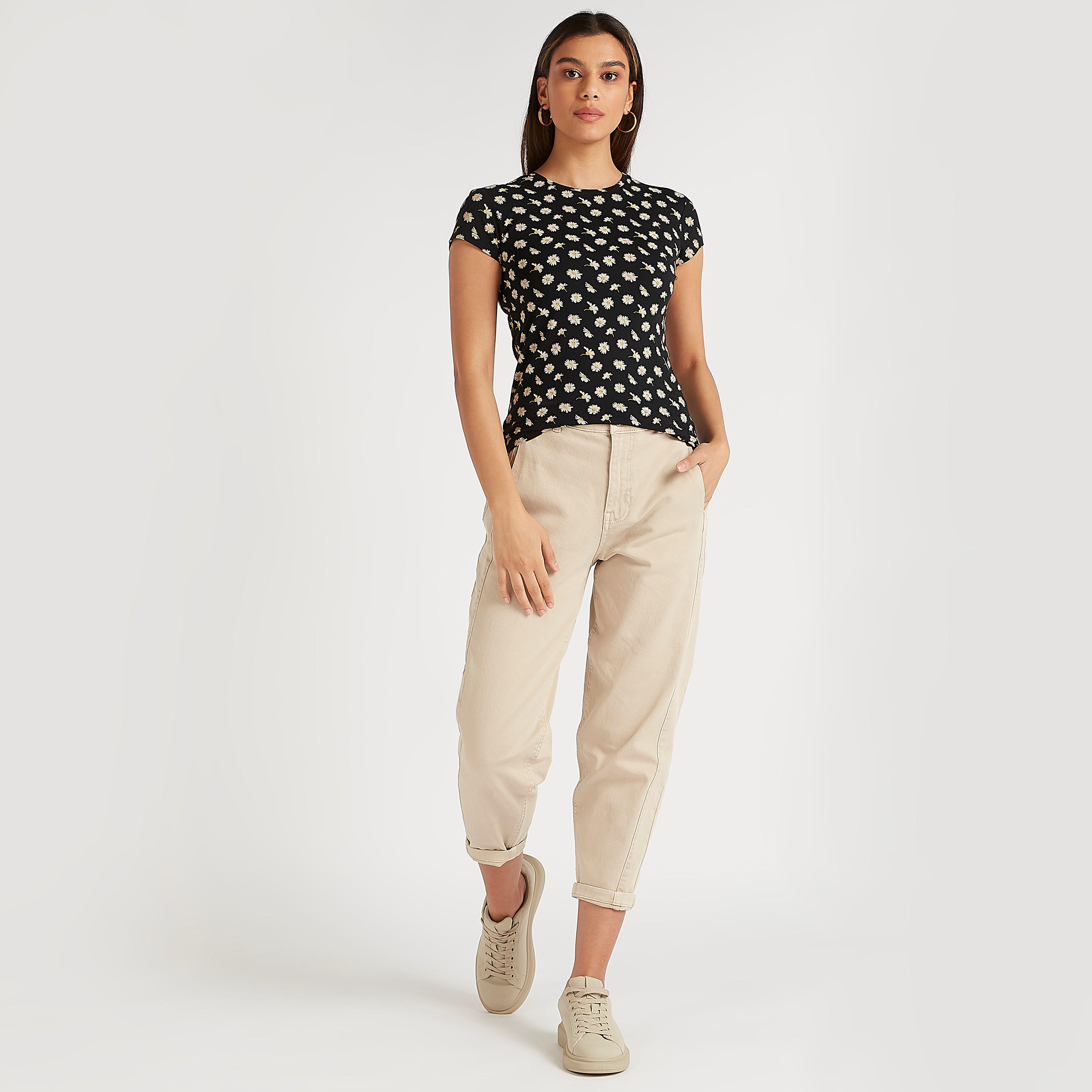تيشيرت بياقة ضيّقة وأكمام كاب وطبعات أزهار-women-clothing-tshirts-image-2