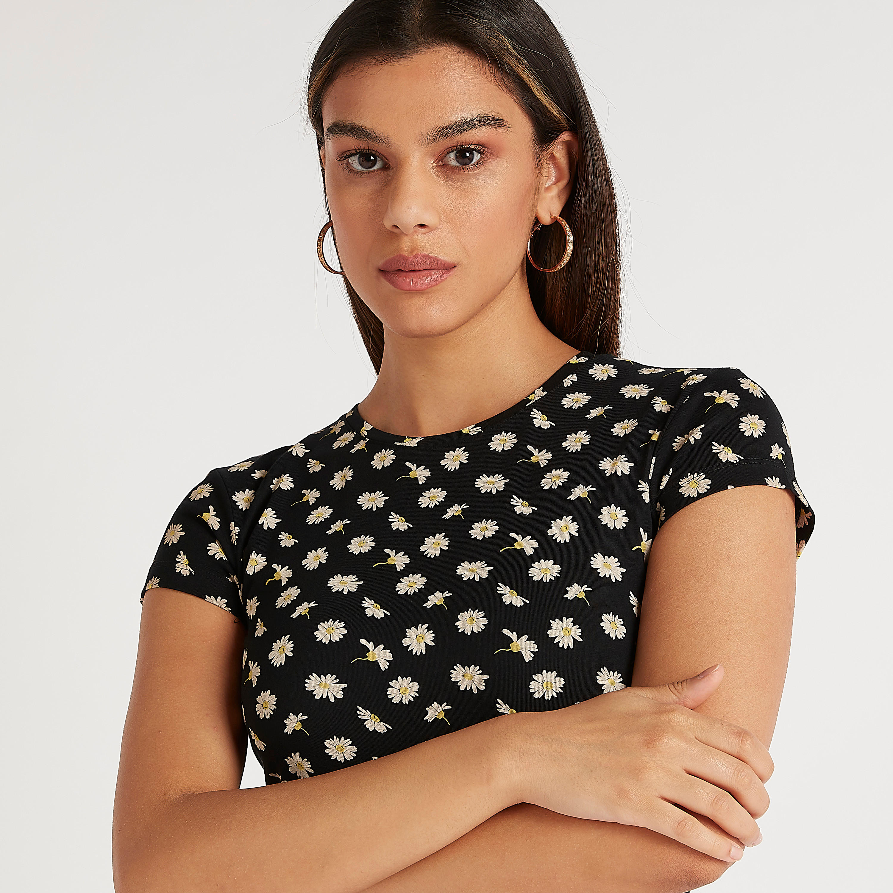 تيشيرت بياقة ضيّقة وأكمام كاب وطبعات أزهار-women-clothing-tshirts-image-3