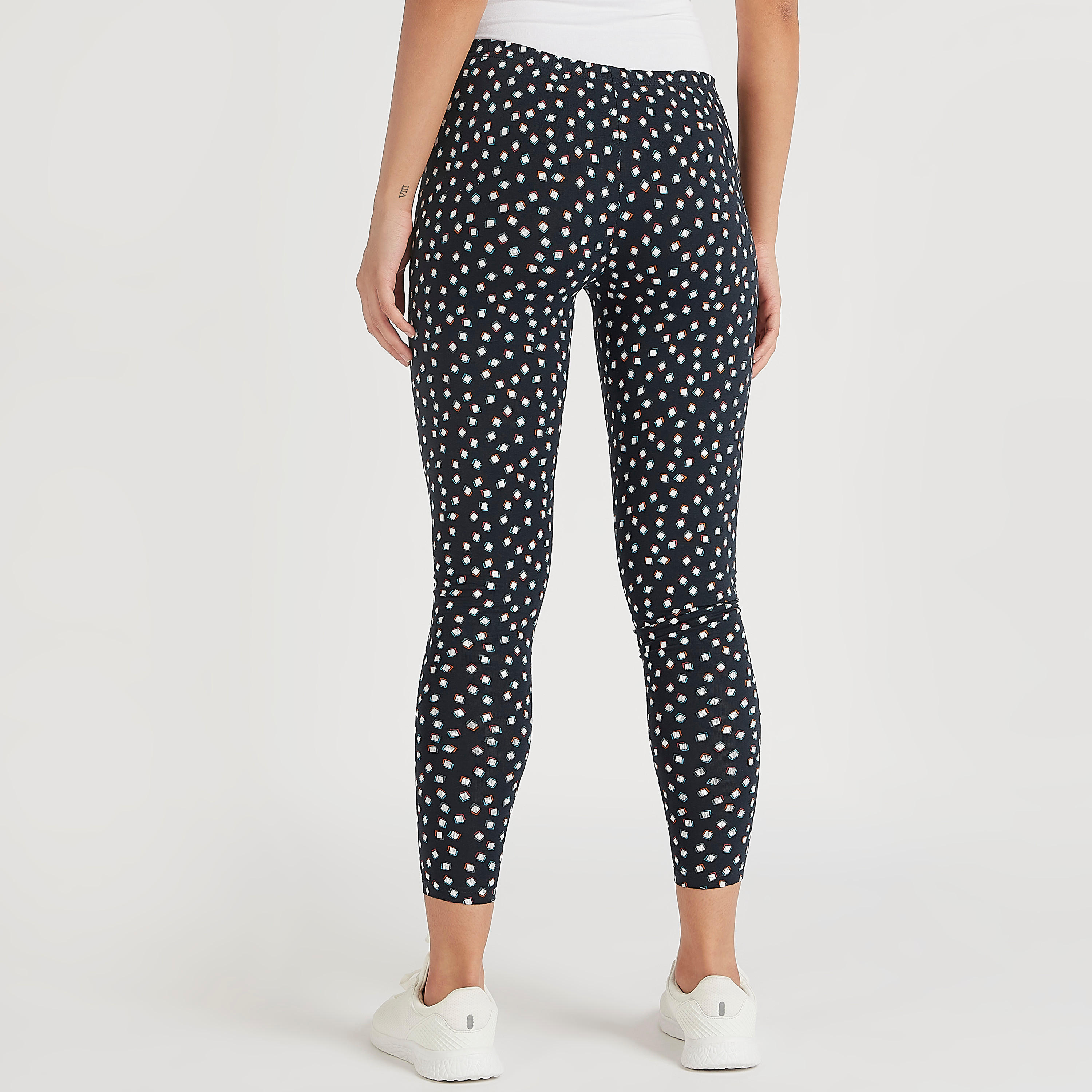 بنطلون ليقنز قصير بطبعات وخصر مطّاطي-women-clothing-bottoms-leggings-image-4