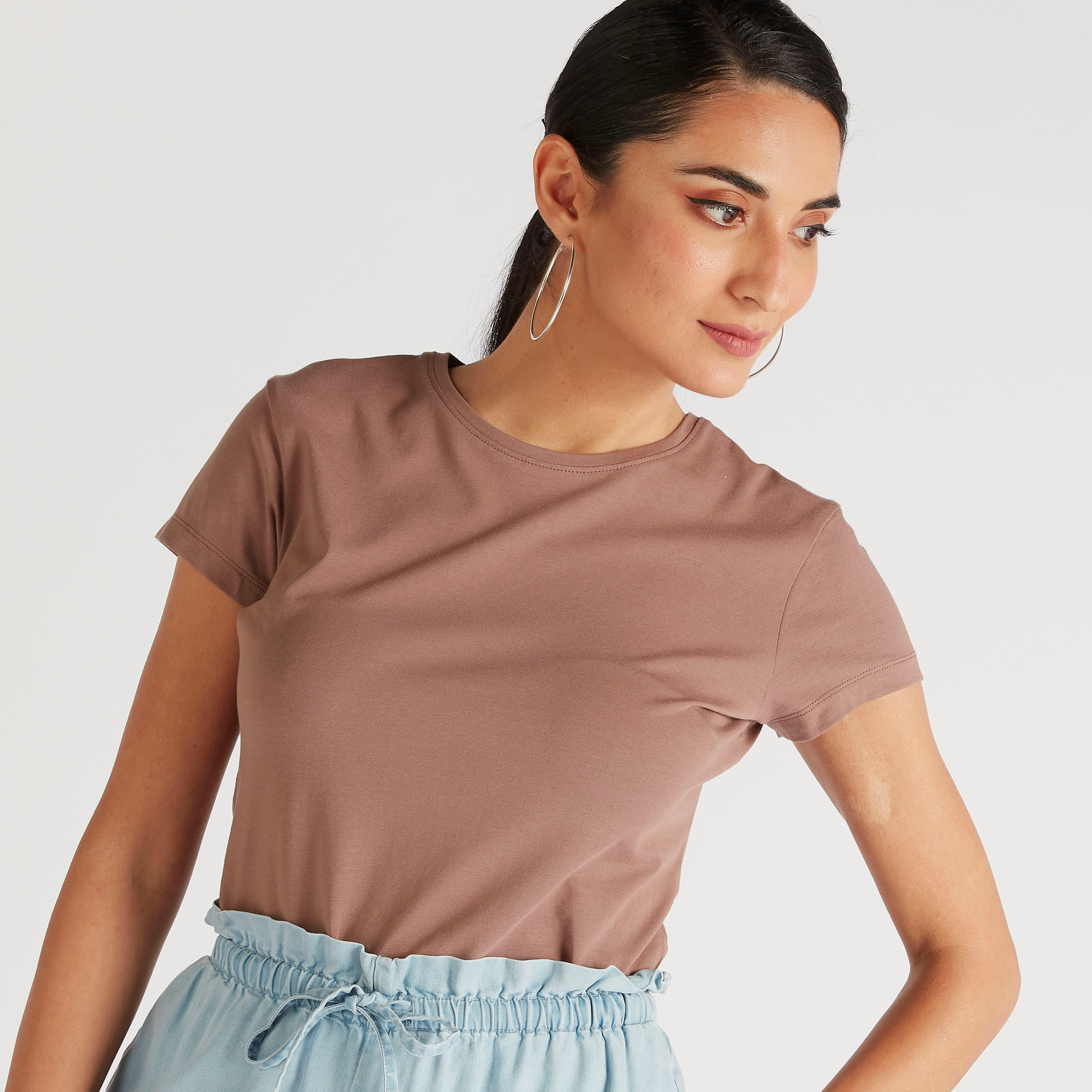 تيشيرت سادة بياقة ضيّقة وأكمام كاب-women-clothing-tshirts-image-2
