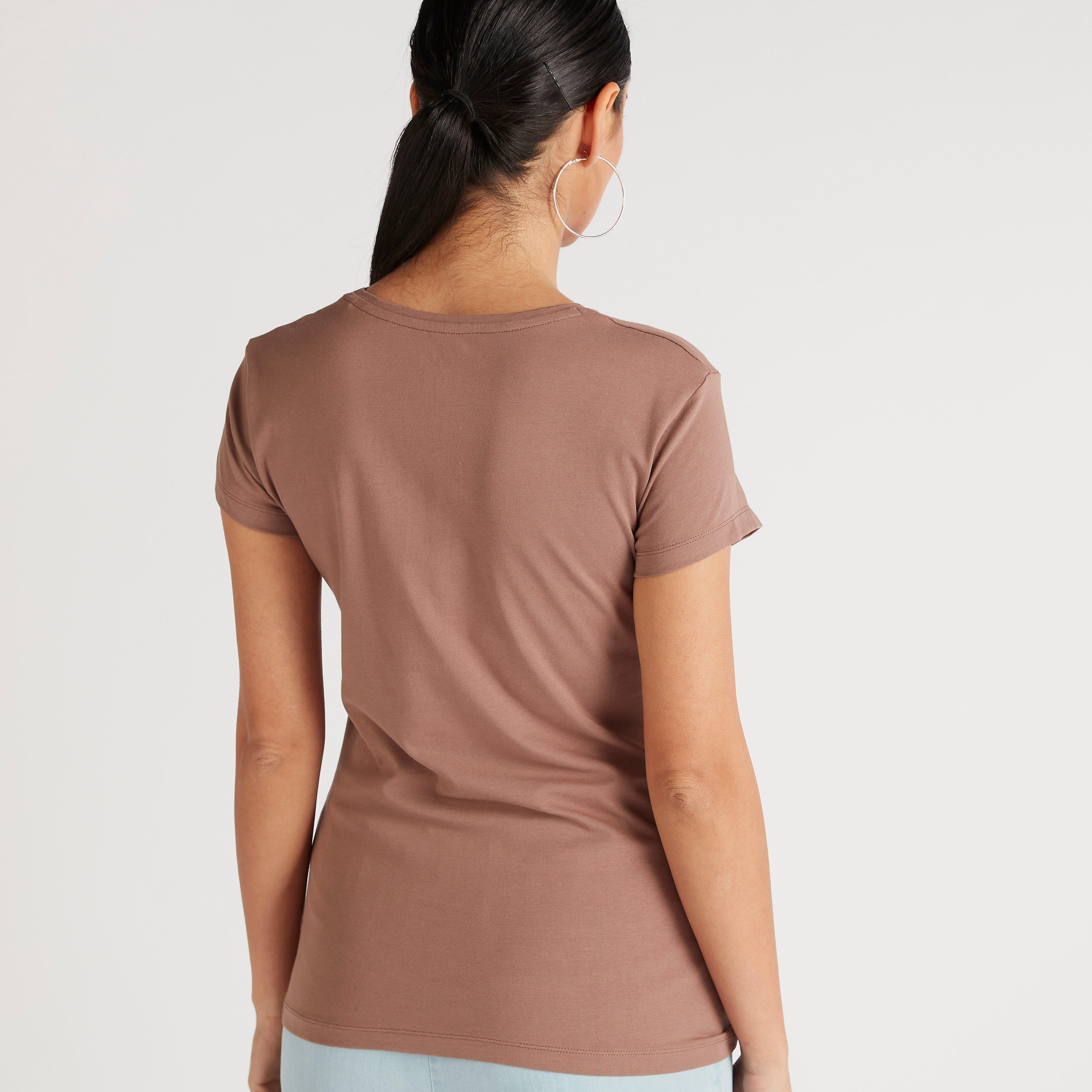 تيشيرت سادة بياقة ضيّقة وأكمام كاب-women-clothing-tshirts-image-1