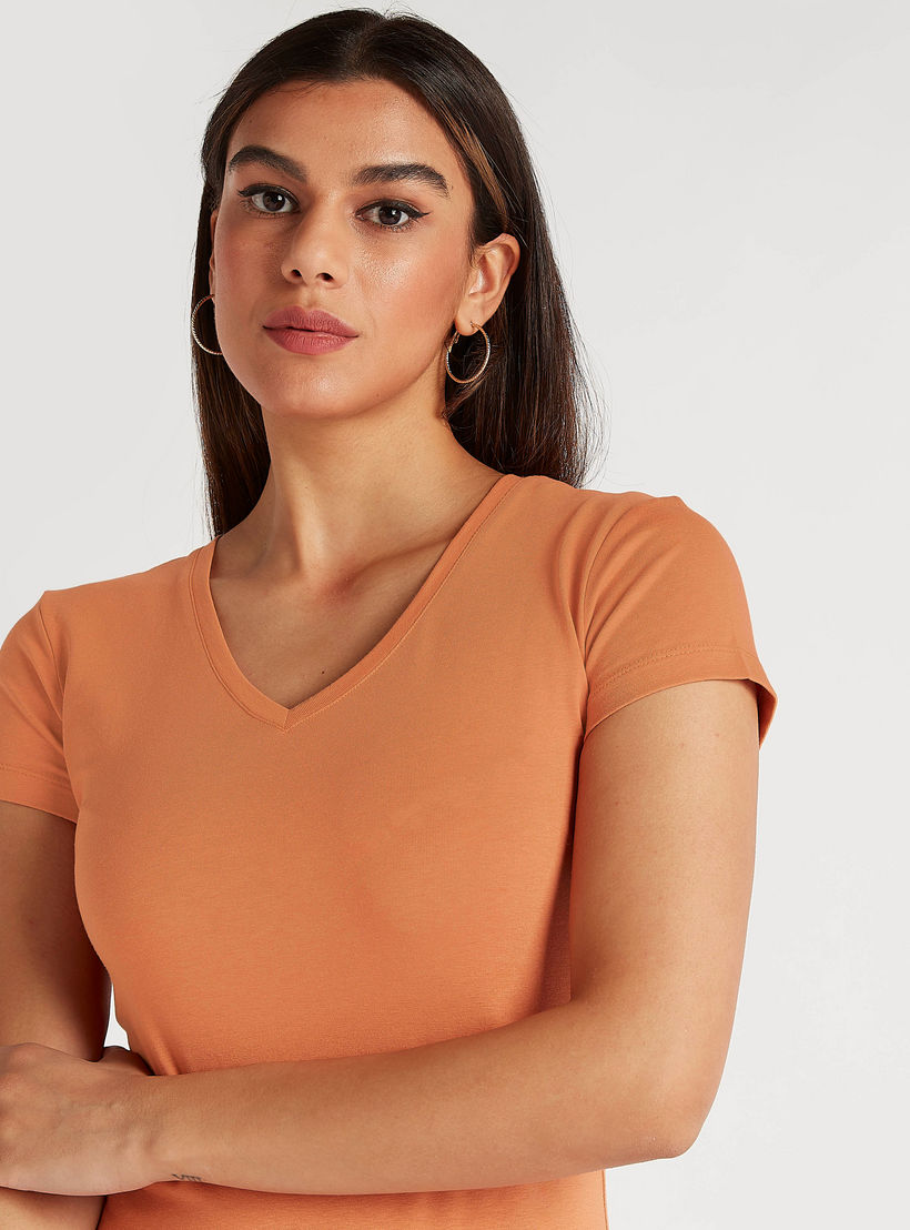 تيشيرت سادة بياقة V وأكمام كاب-women-clothing-tshirts-image-1