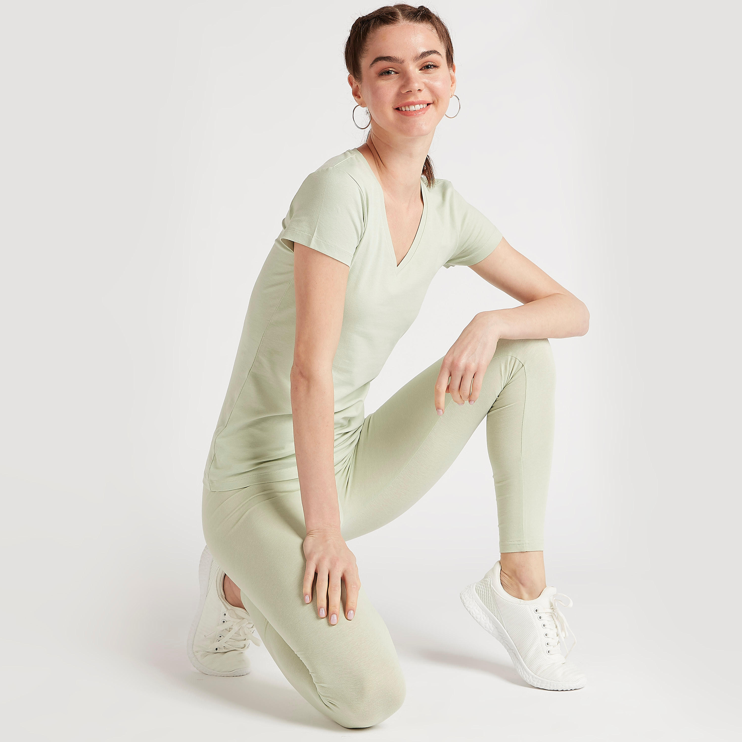 بنطلون ليقنز سادة بخصر مطّاطي-women-clothing-bottoms-leggings-image-5