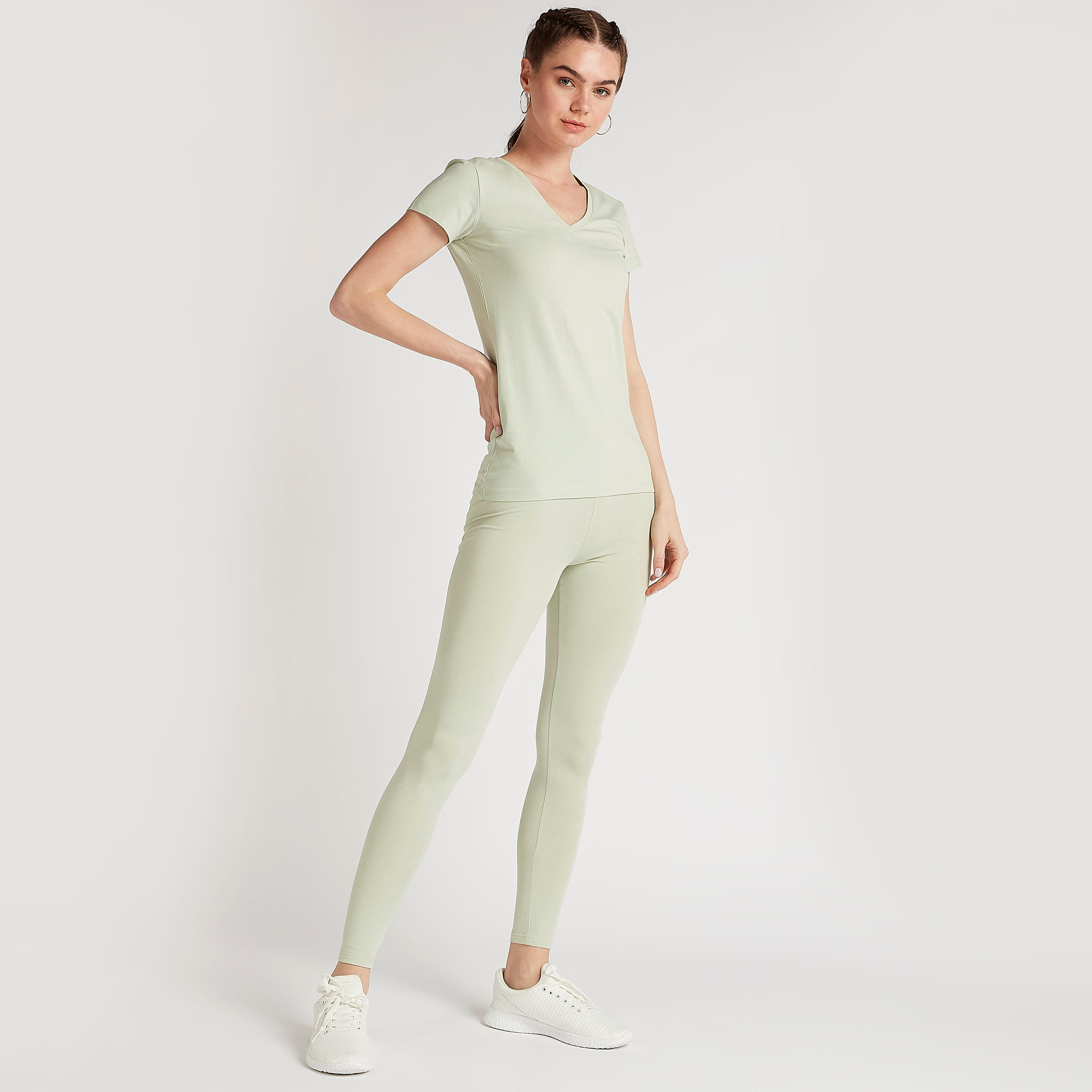 بنطلون ليقنز سادة بخصر مطّاطي-women-clothing-bottoms-leggings-image-2
